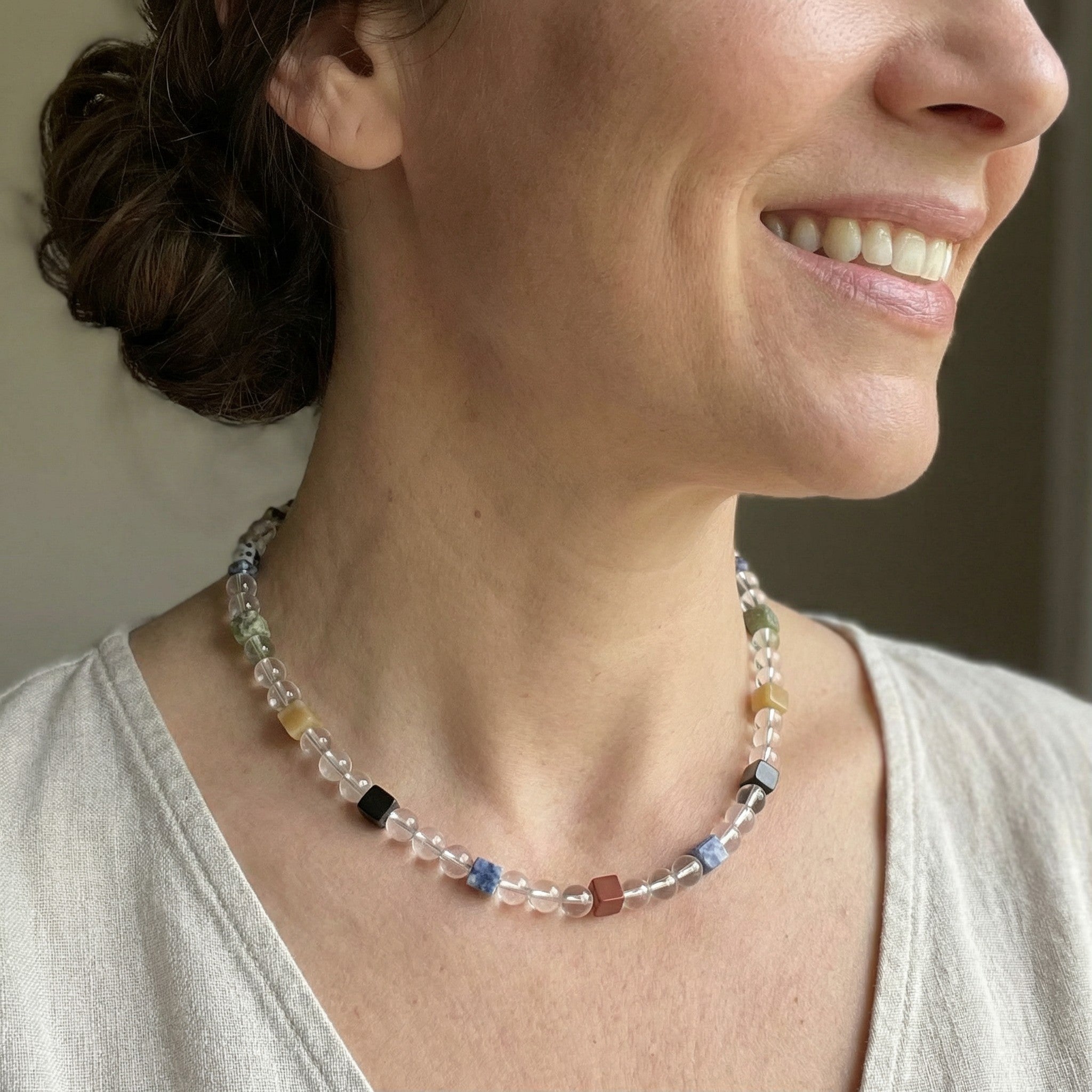 Bergkristall Halskette mit bunten Edelstein Würfeln