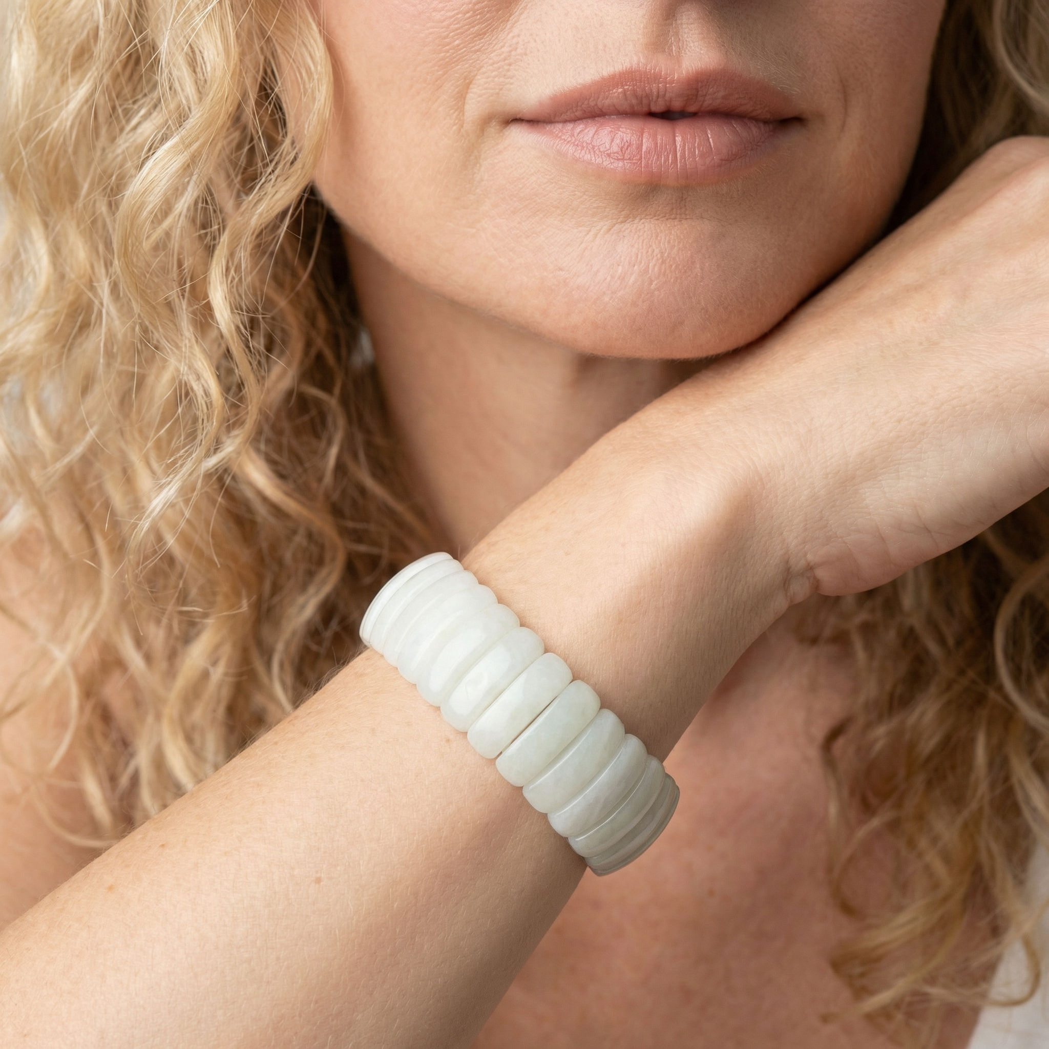 Helles Jade Halbmond Armband