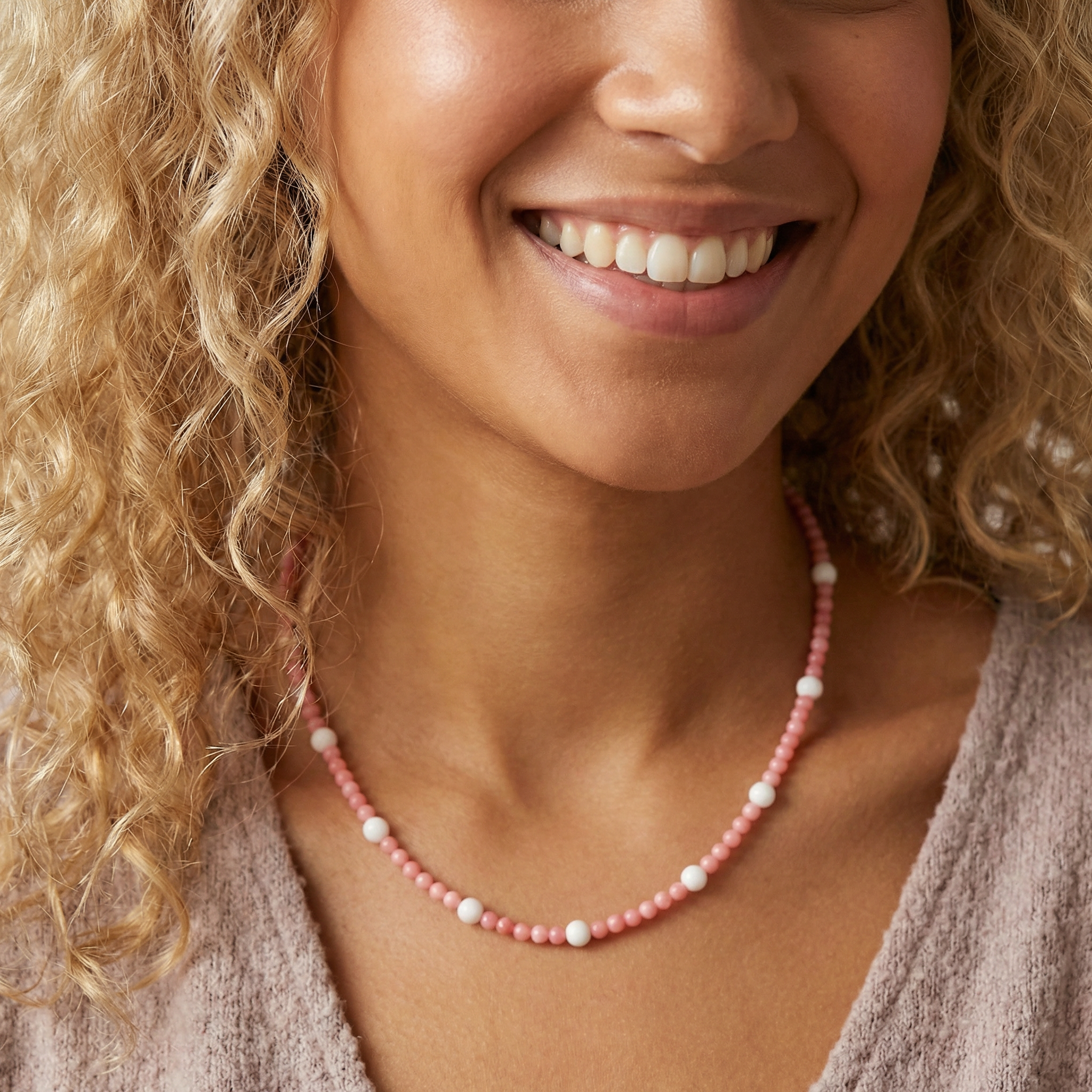 Korallenkette rosa mit weißen Perlmutt Kugeln