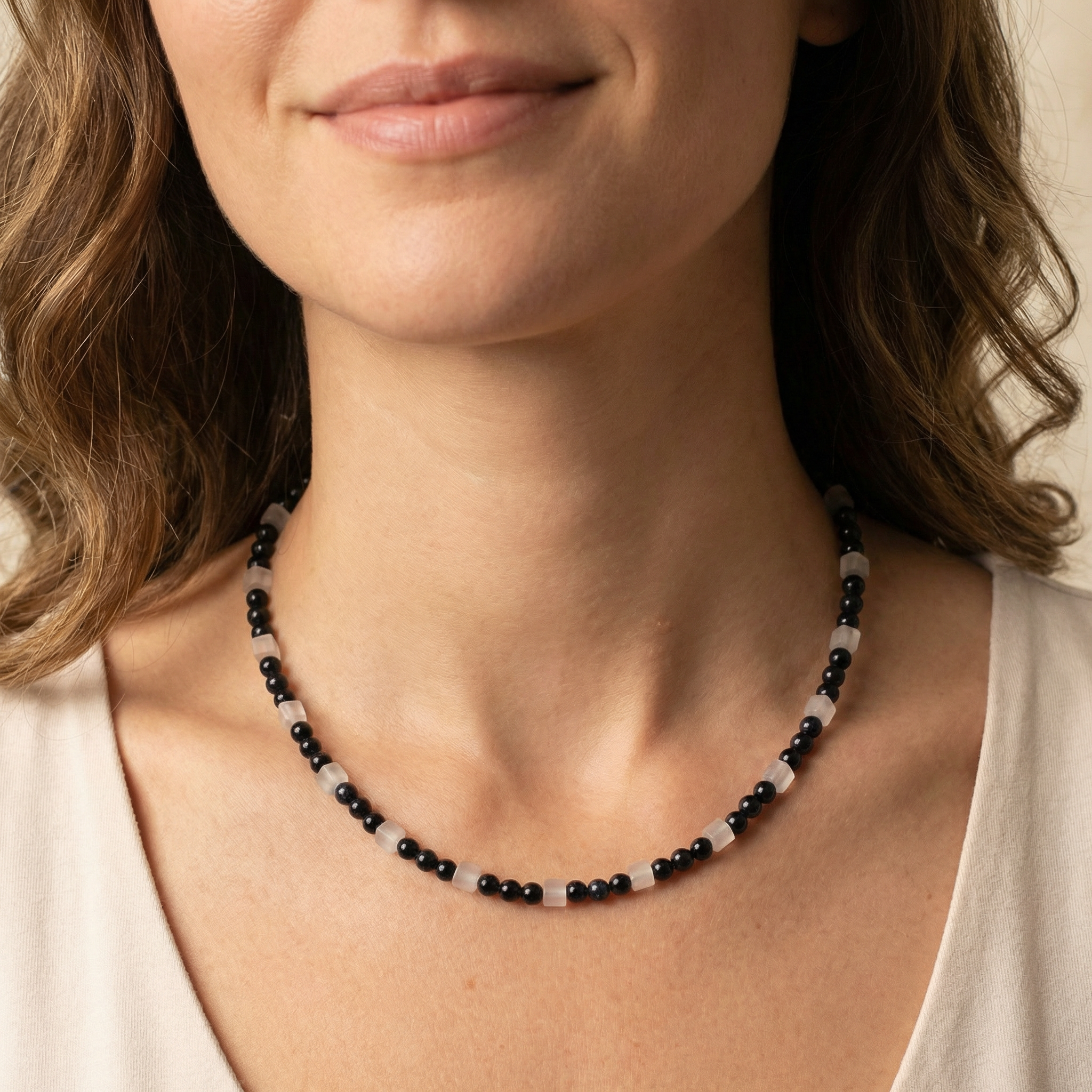 Onyx Halskette mit matten Bergkristall Würfel