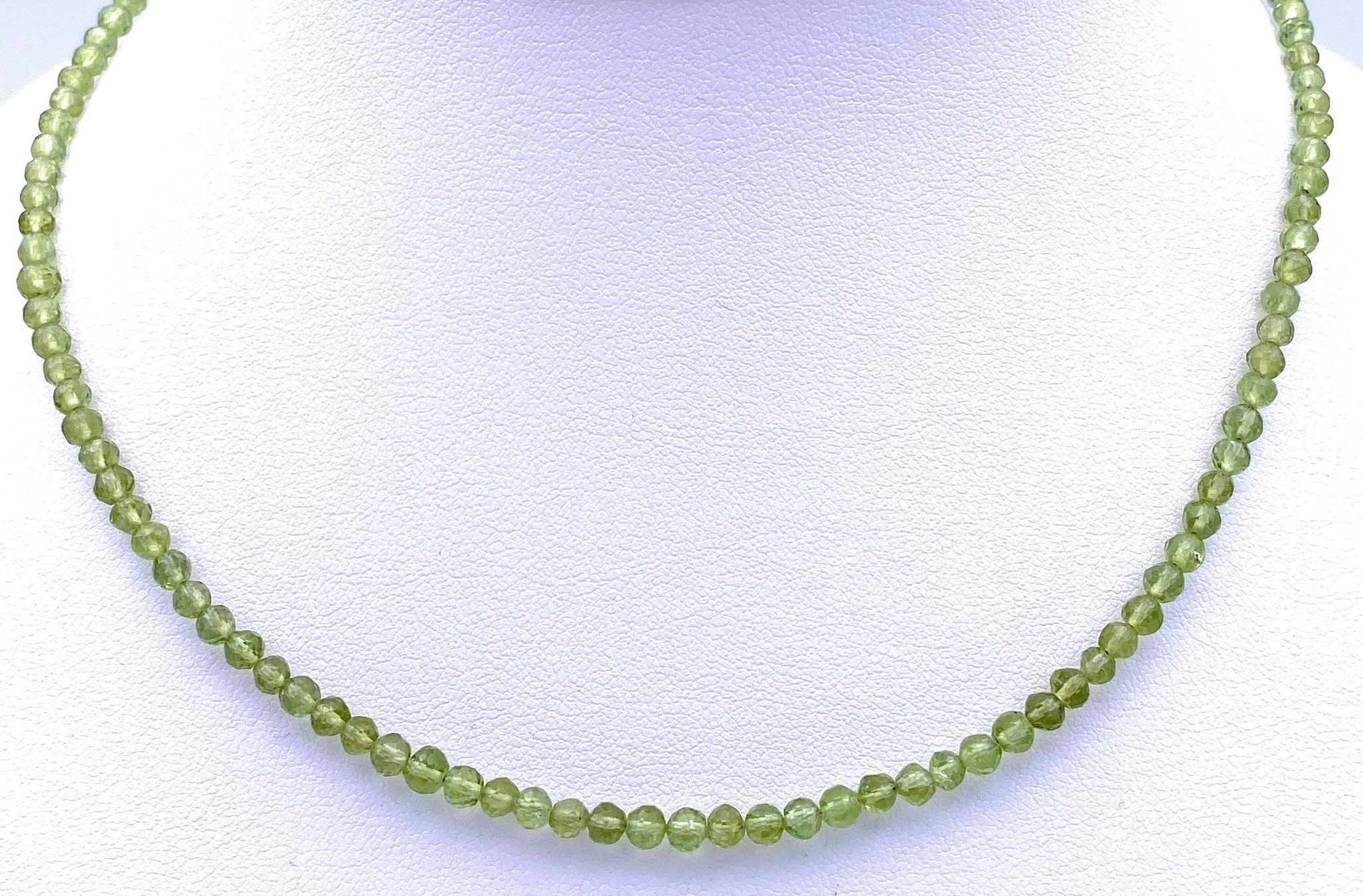 Facettierte Peridot Halskette 4mm