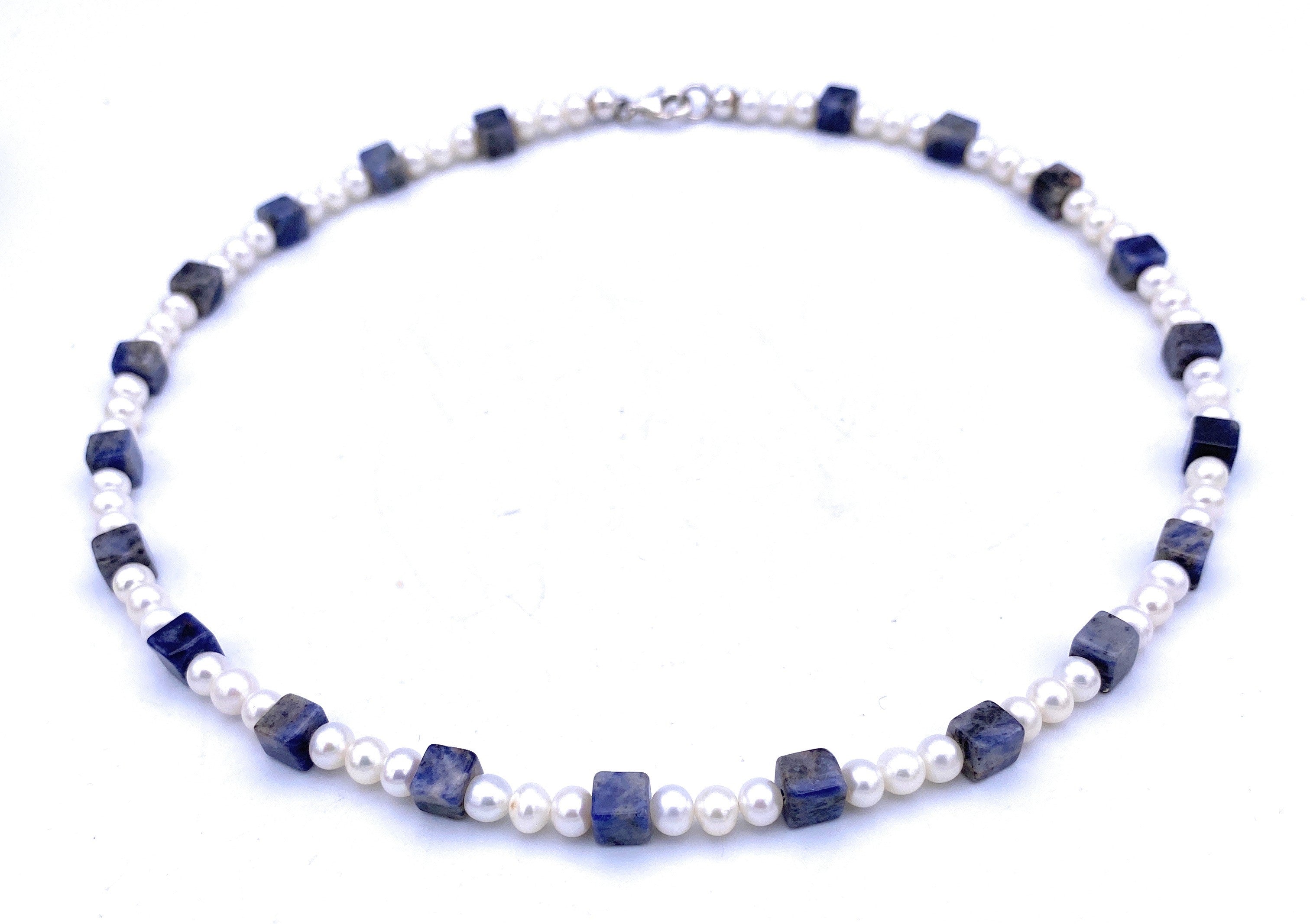 Perlenkette mit Sodalith Würfel 6mm