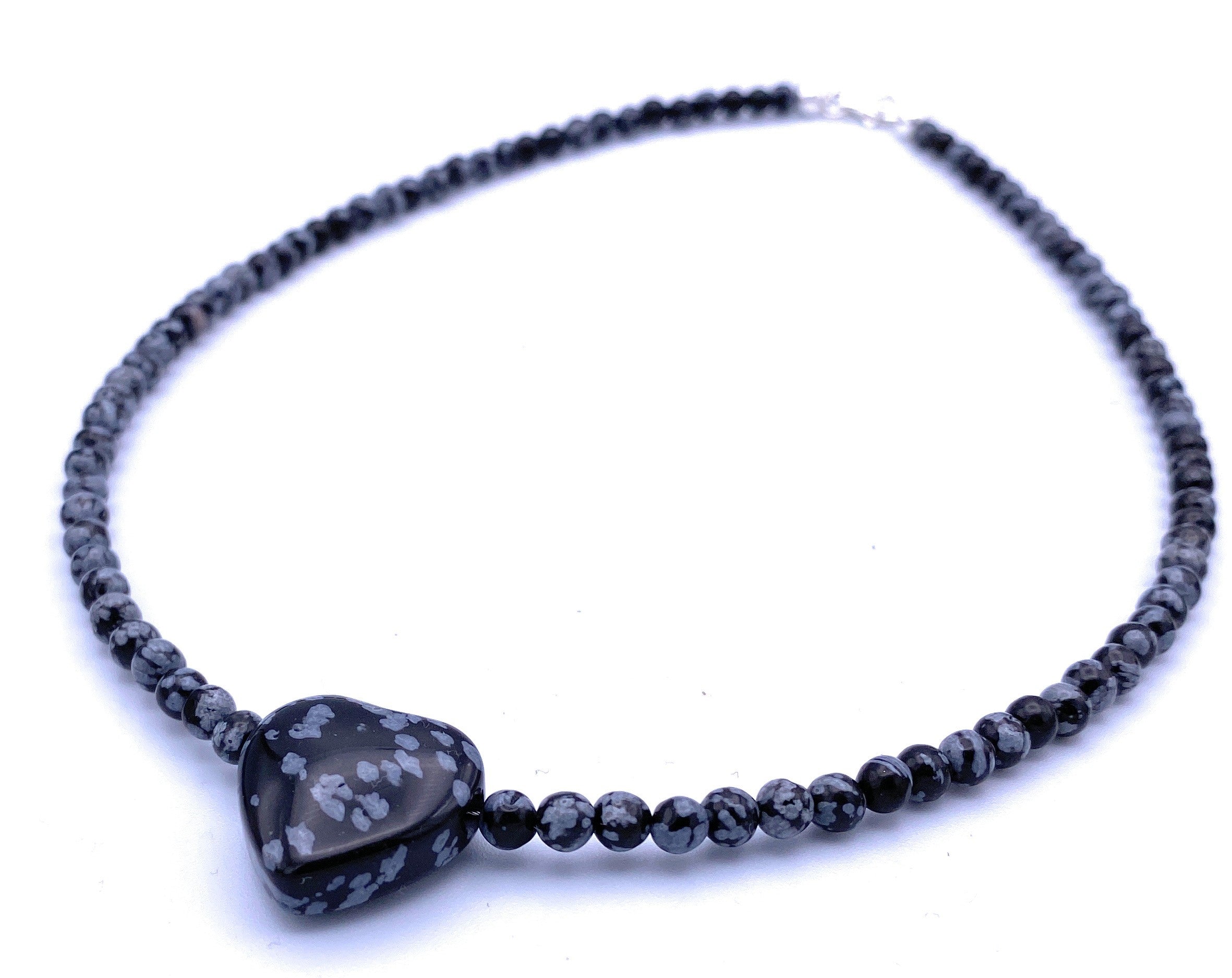 Schneeflocken-Obsidian Halskette mit Herz