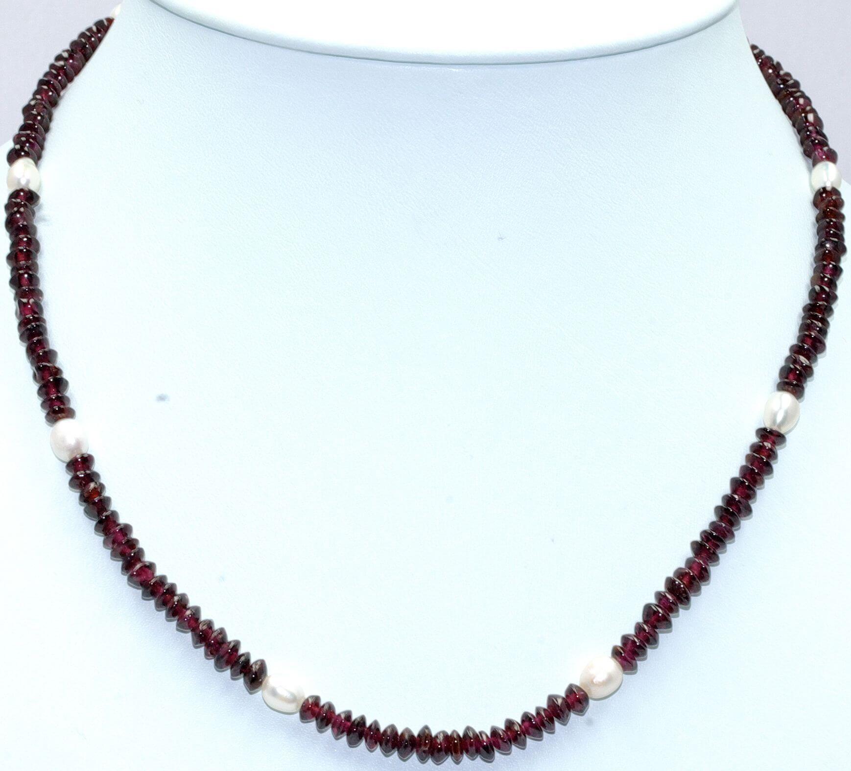 Granat-Halskette-mit-Suesswasserperlen