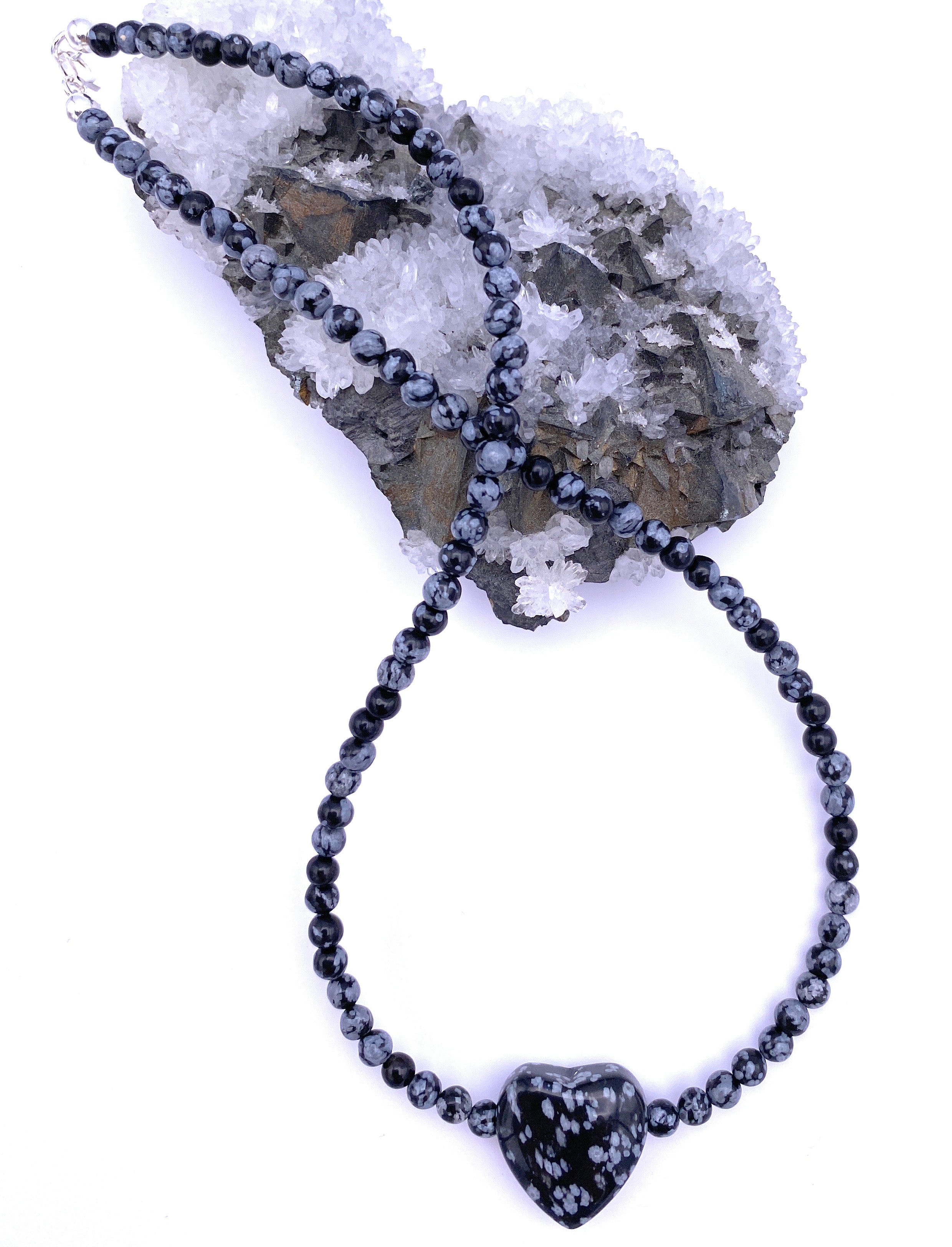Schneeflocken-Obsidian Halskette mit Herz
