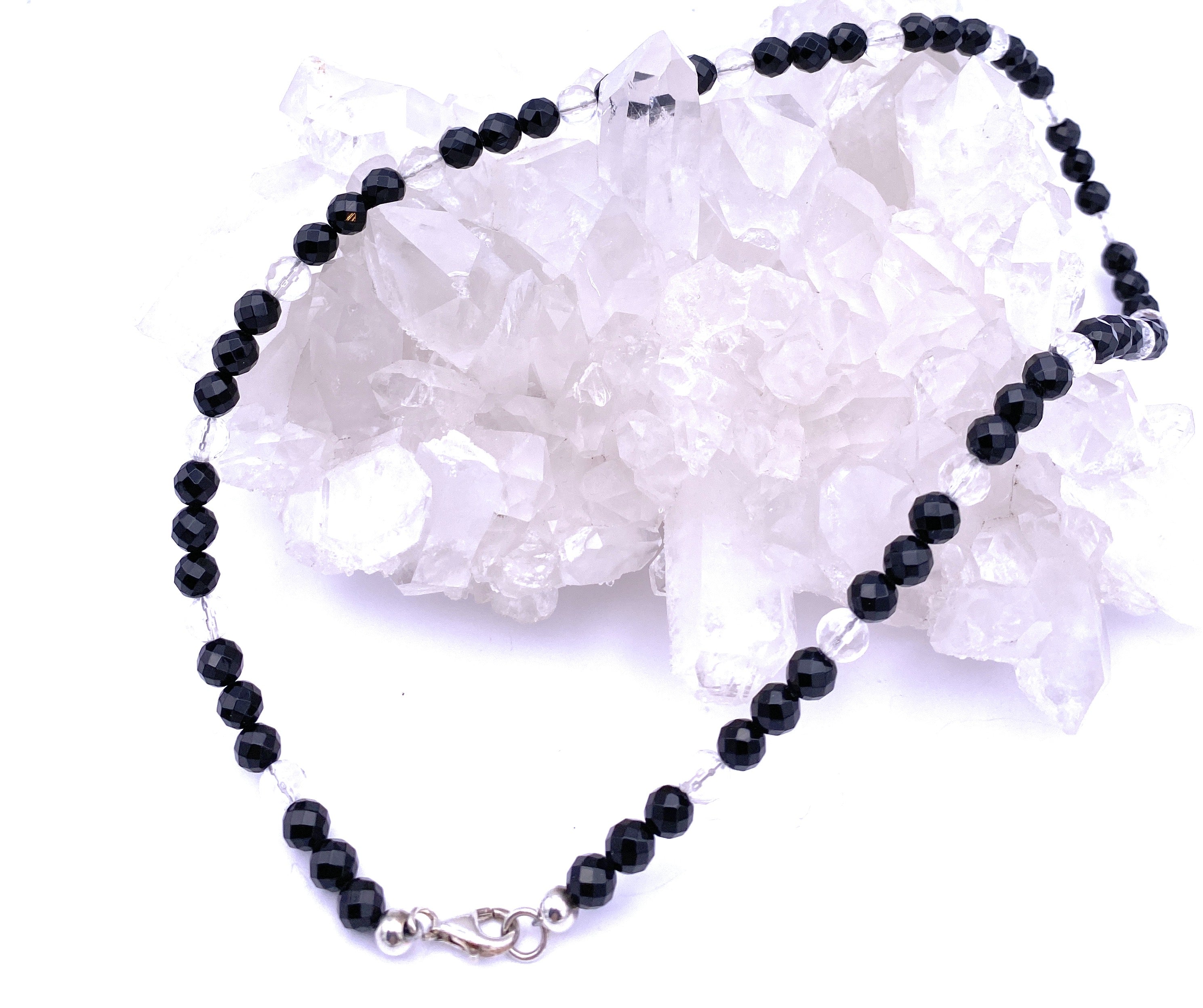 Facettierte Onyx Halskette 6mm mit Bergkristall