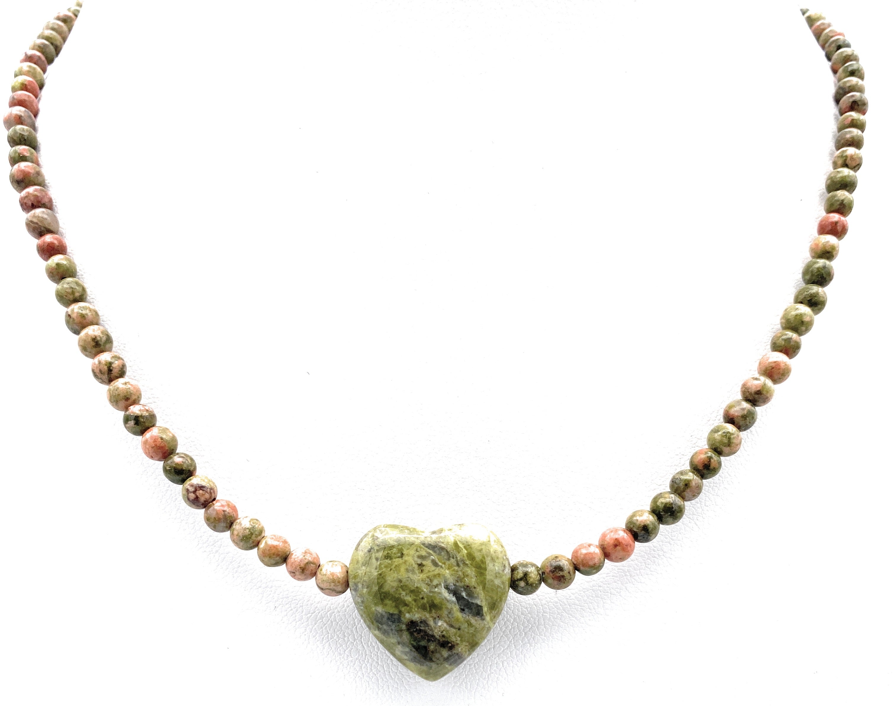 Epidot -Unakit Halskette mit Herz