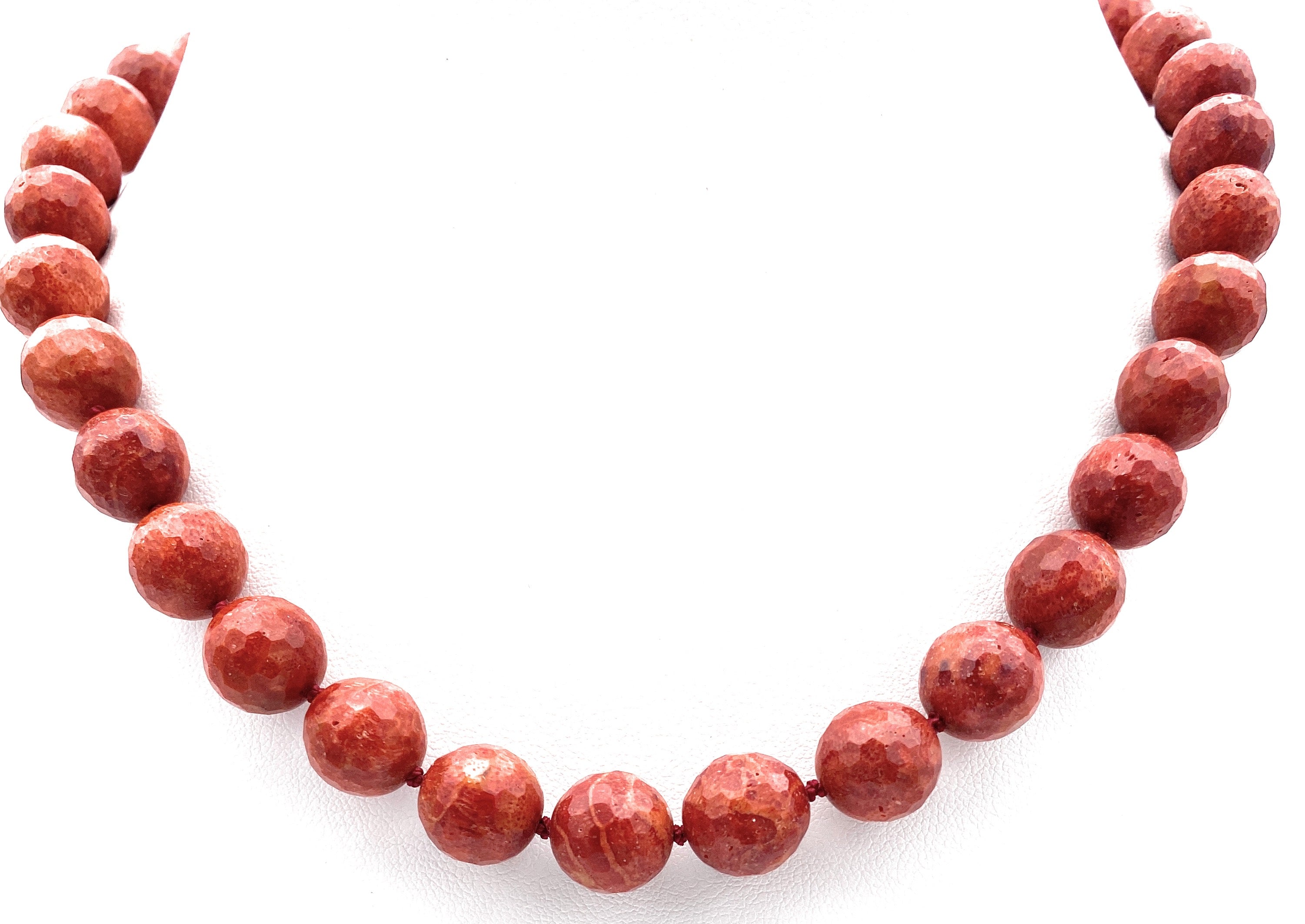 Facettierte Schaumkorallen Halskette 12mm