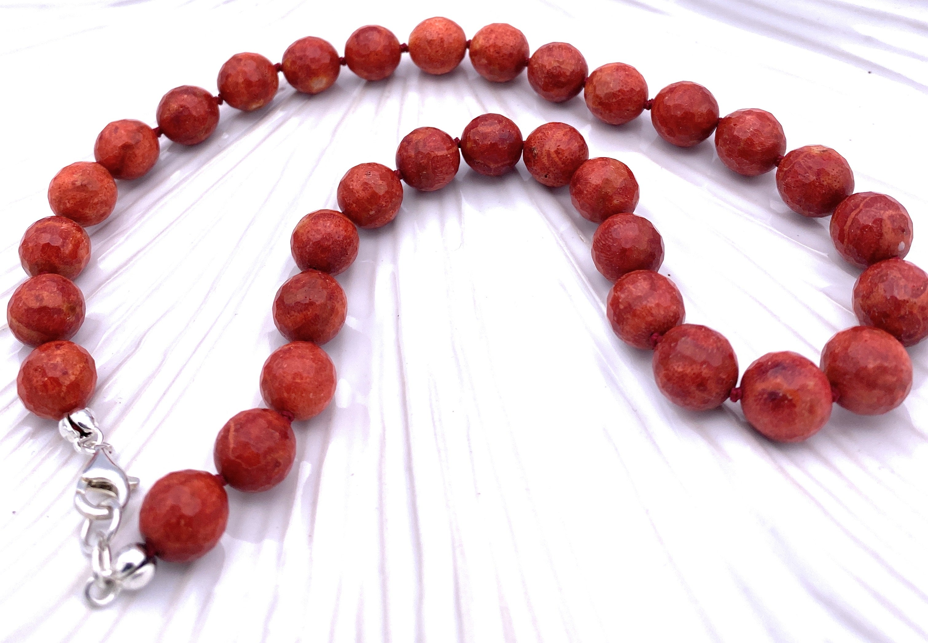 Facettierte Schaumkorallen Halskette 12mm