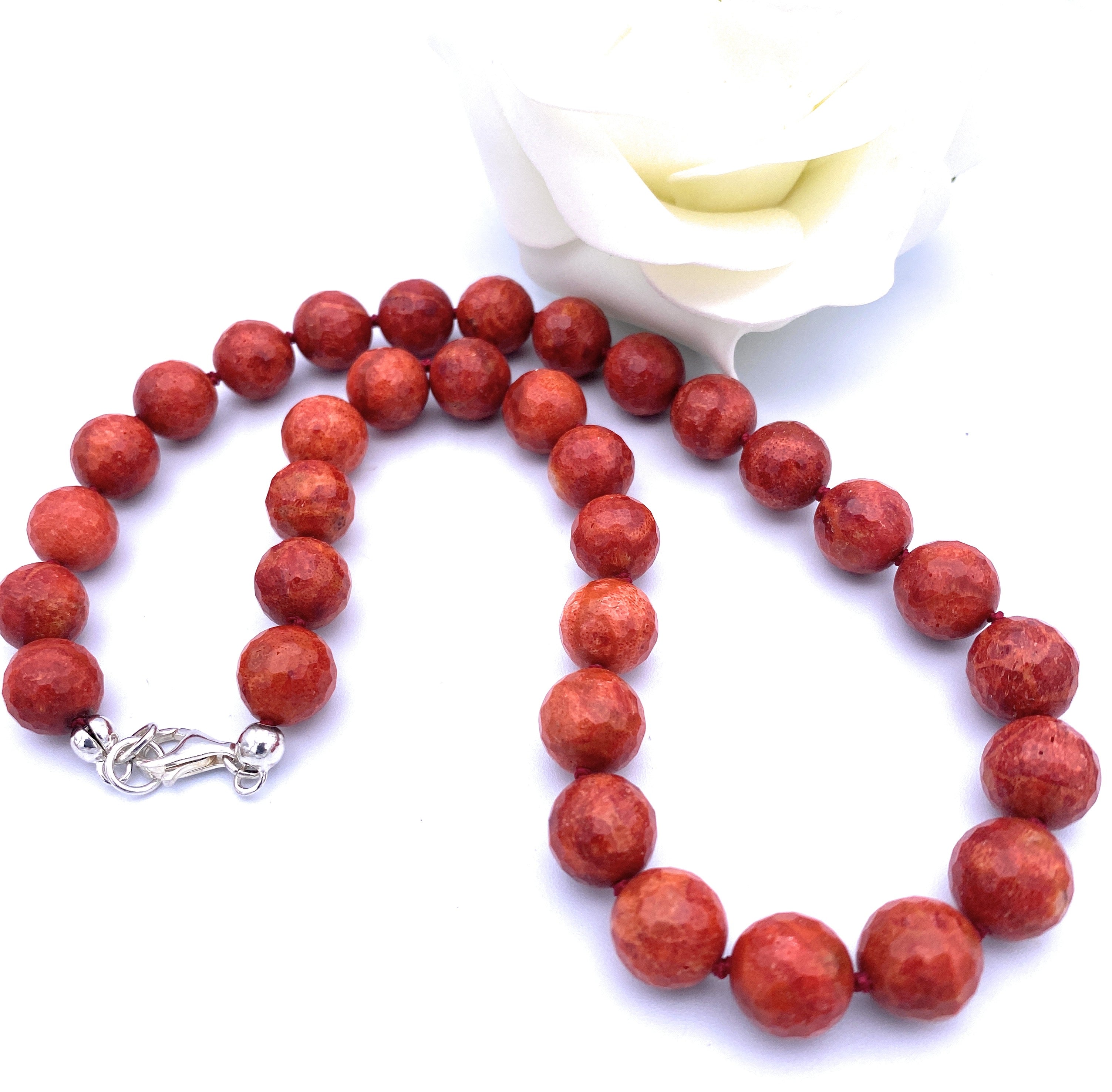 Facettierte Schaumkorallen Halskette 12mm