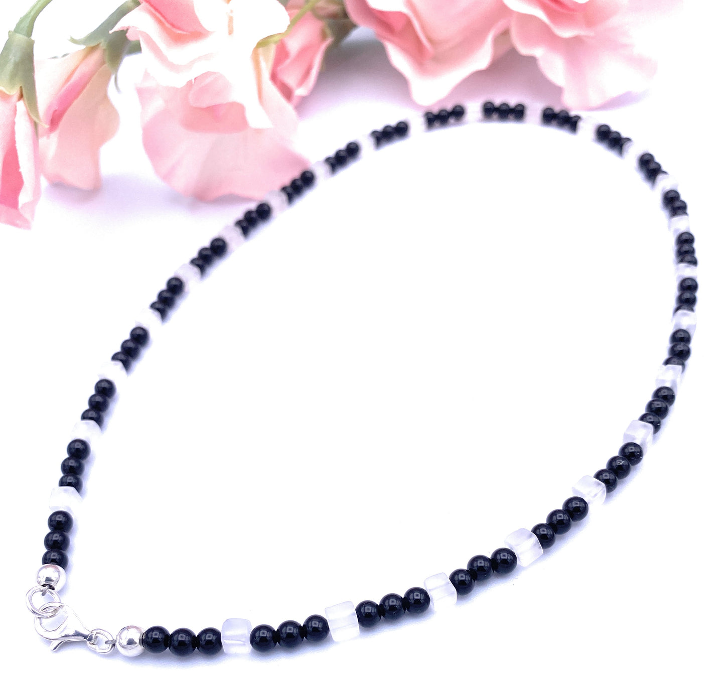 Onyx Halskette mit matten Bergkristall Würfel