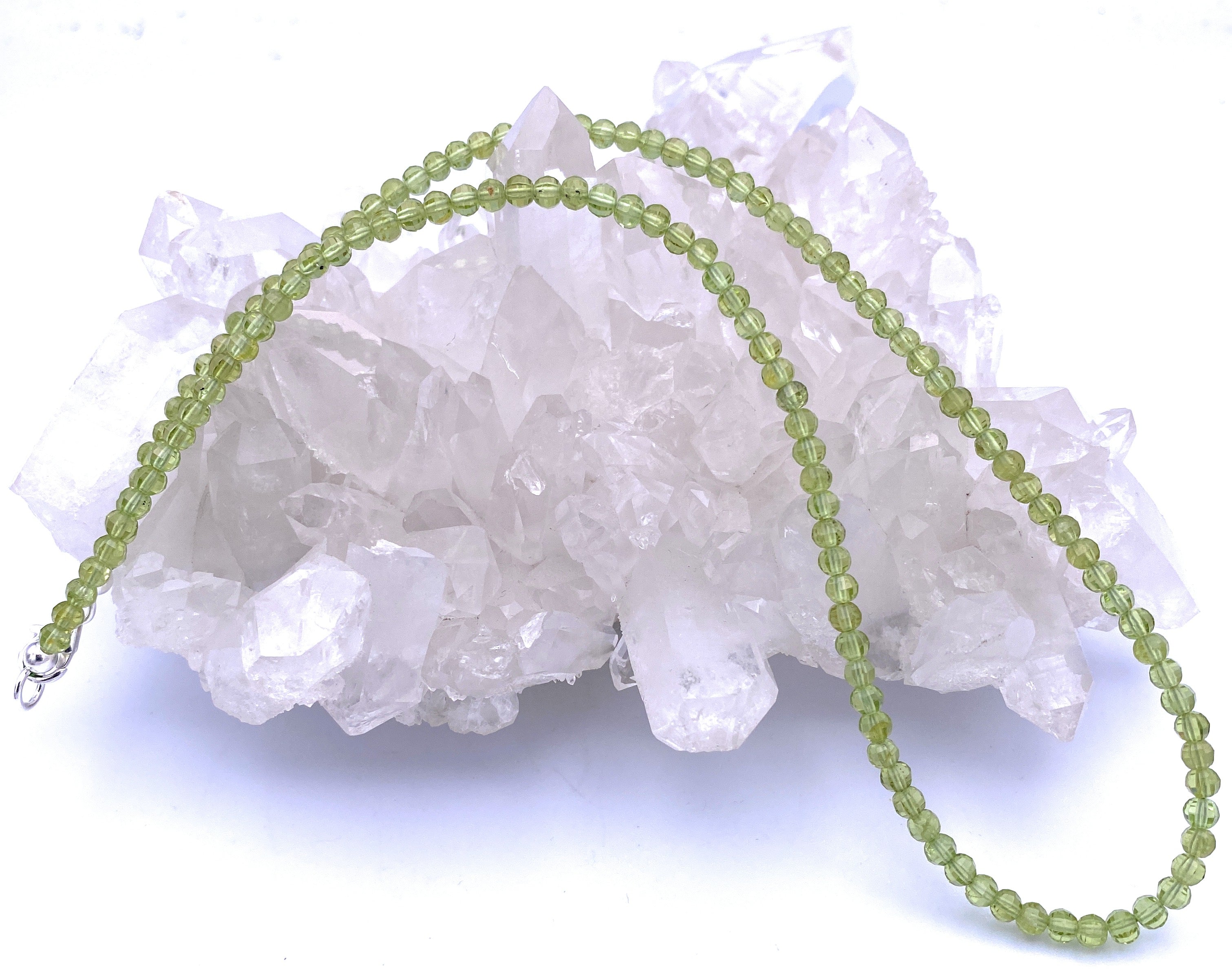 Facettierte Peridot Halskette 4mm