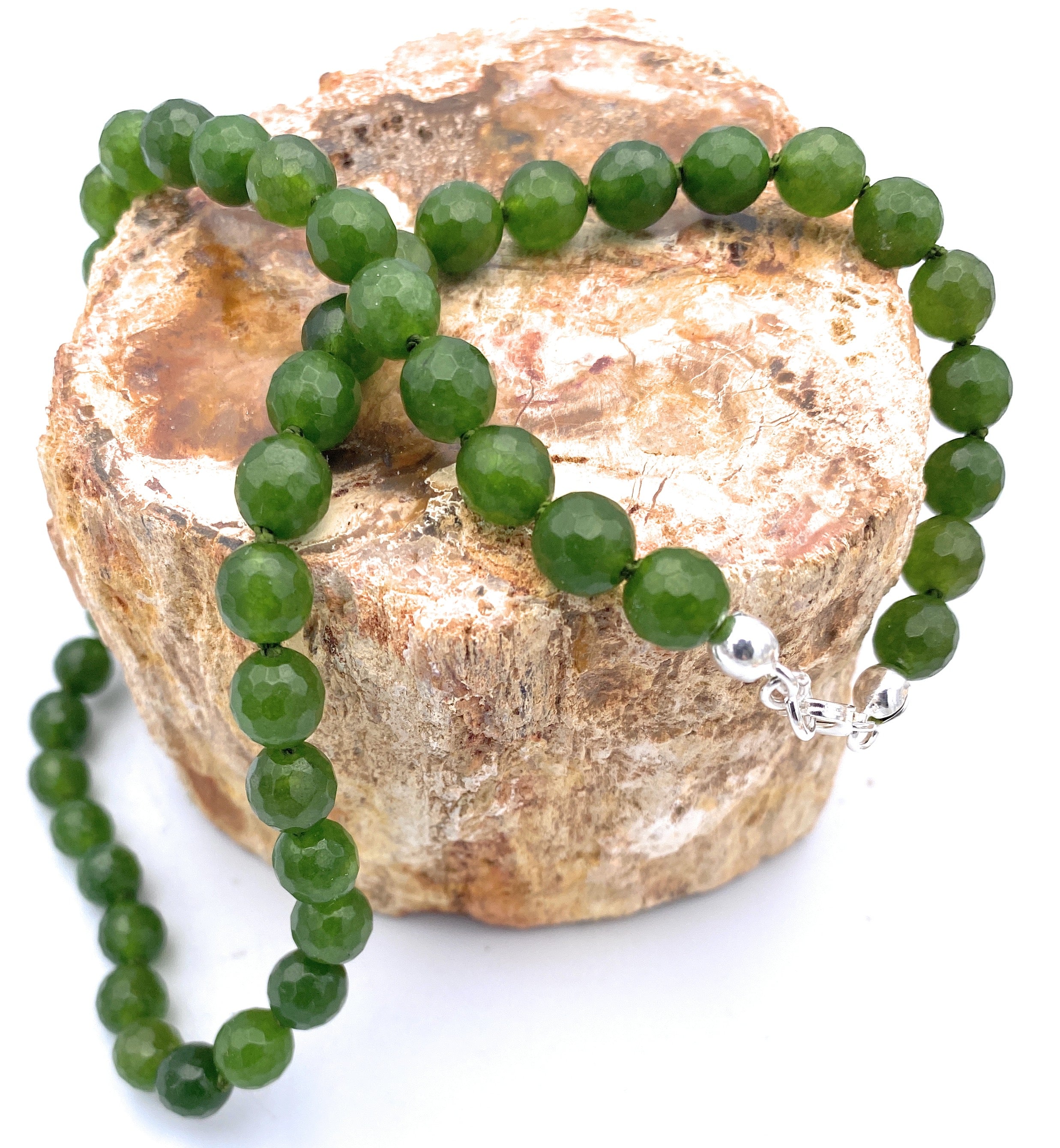Facettierte Kanada-Jade Halskette 8 mm