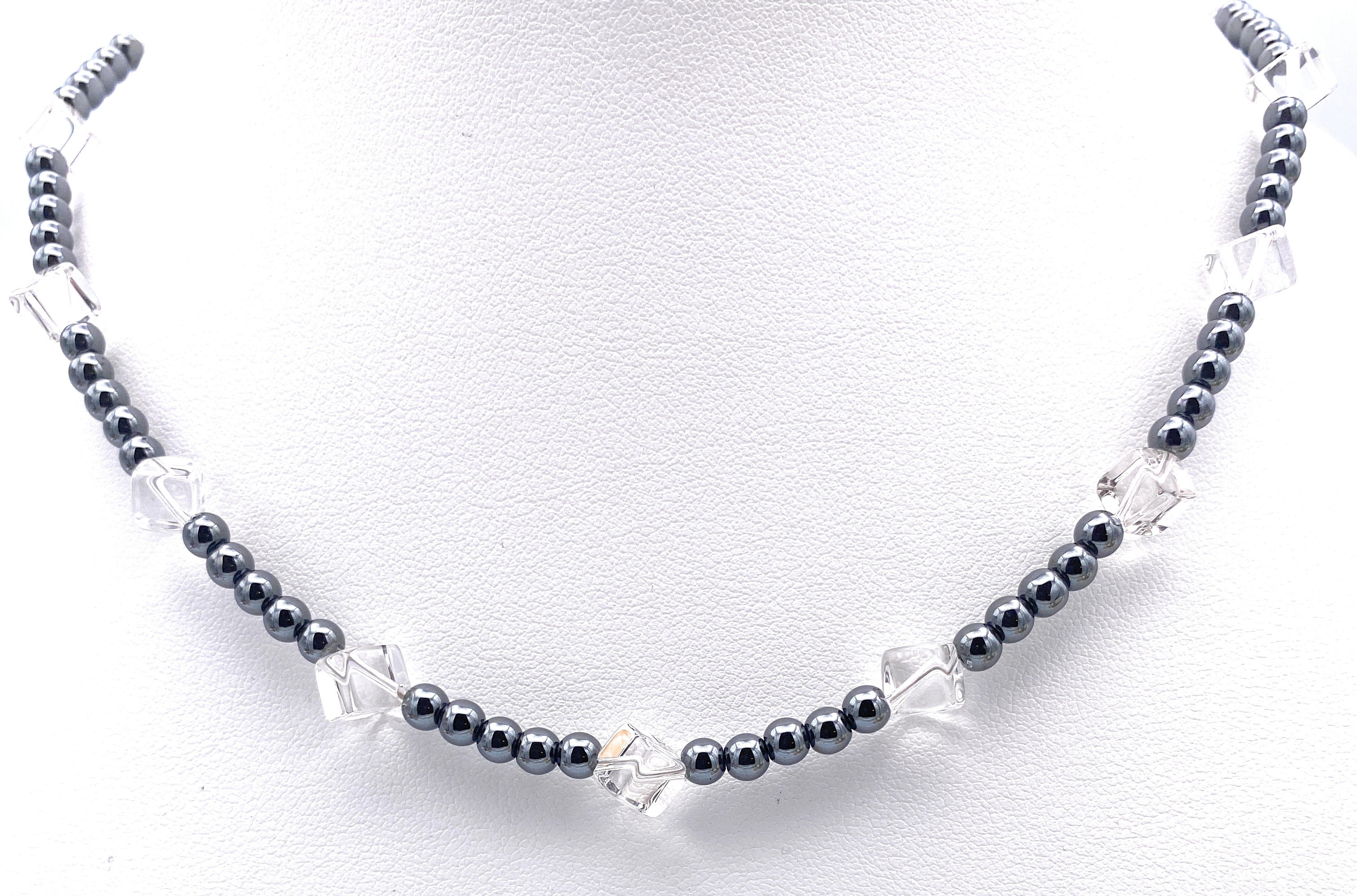 Hämatit Halskette 4mm mit Bergkristall-Würfel