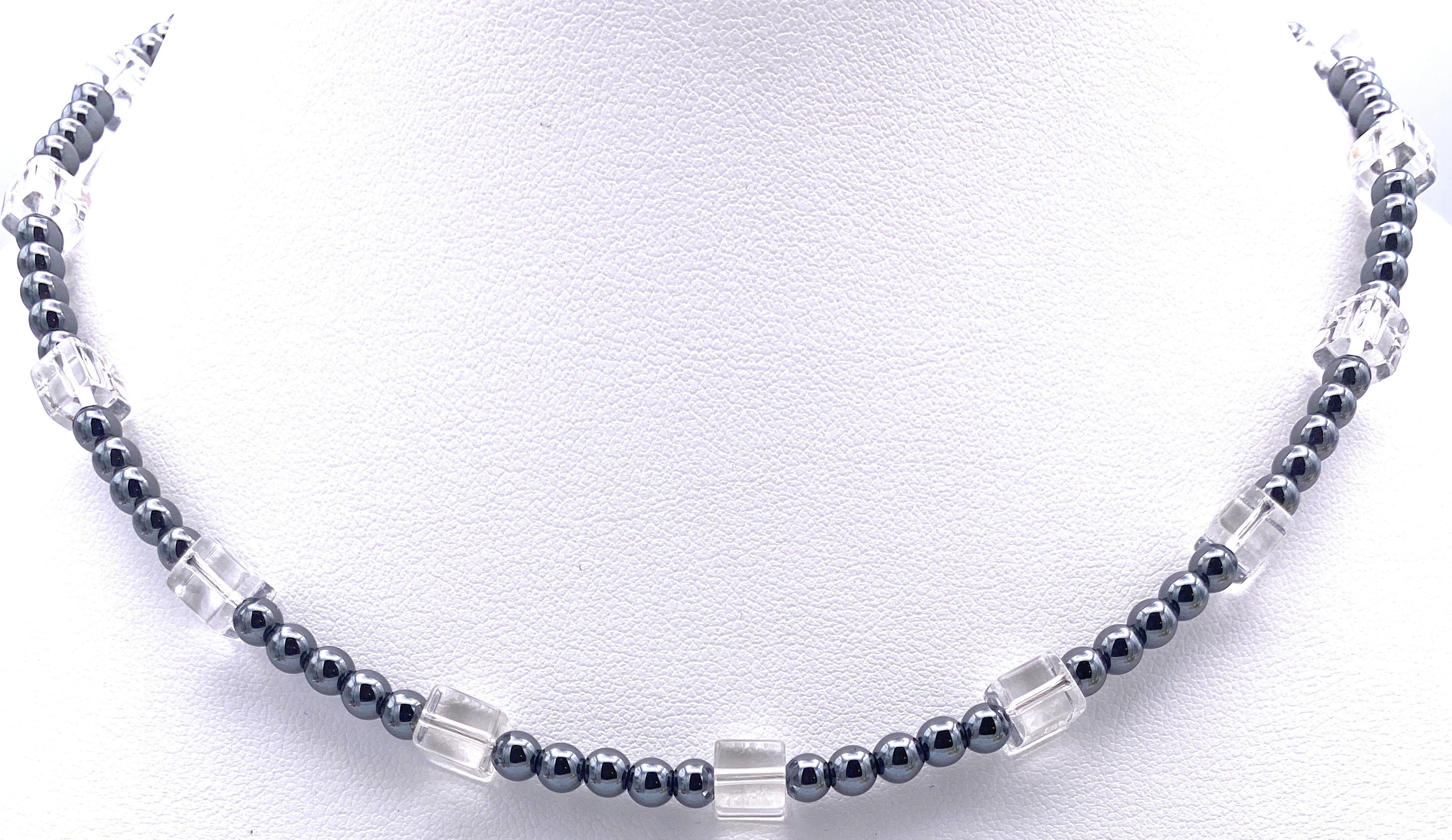 Hämatit Halskette mit Bergkristall Würfel