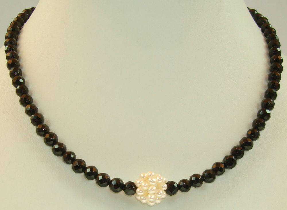 Onyx-Halskette-mit-Ball-aus-S-sswasserperlen