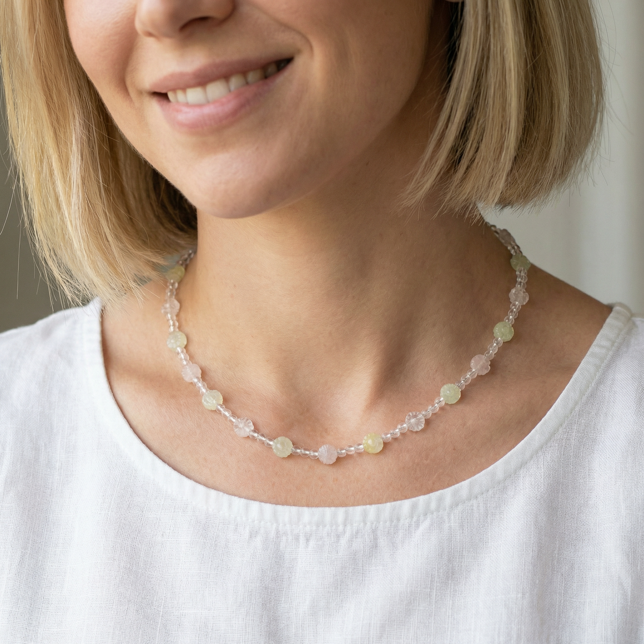 Bergkristall Halskette 4mm mit zarten Blümchen