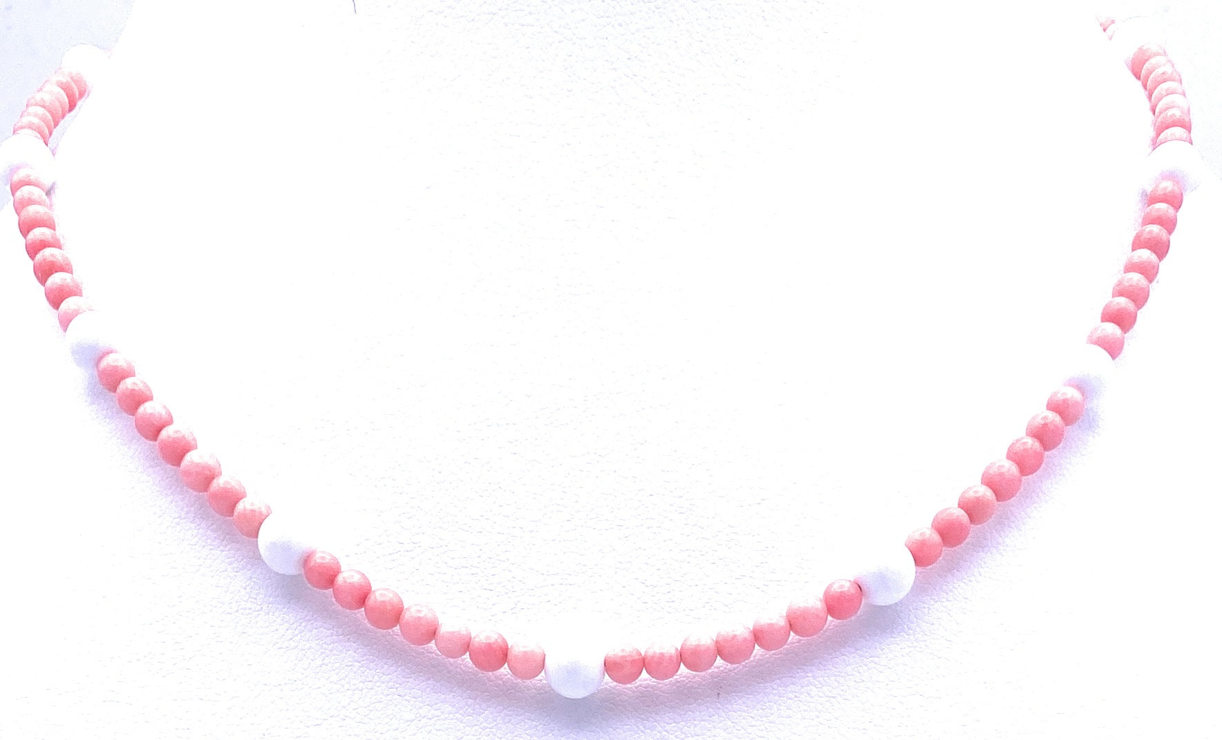 Korallenkette rosa mit weißen Perlmutt Kugeln