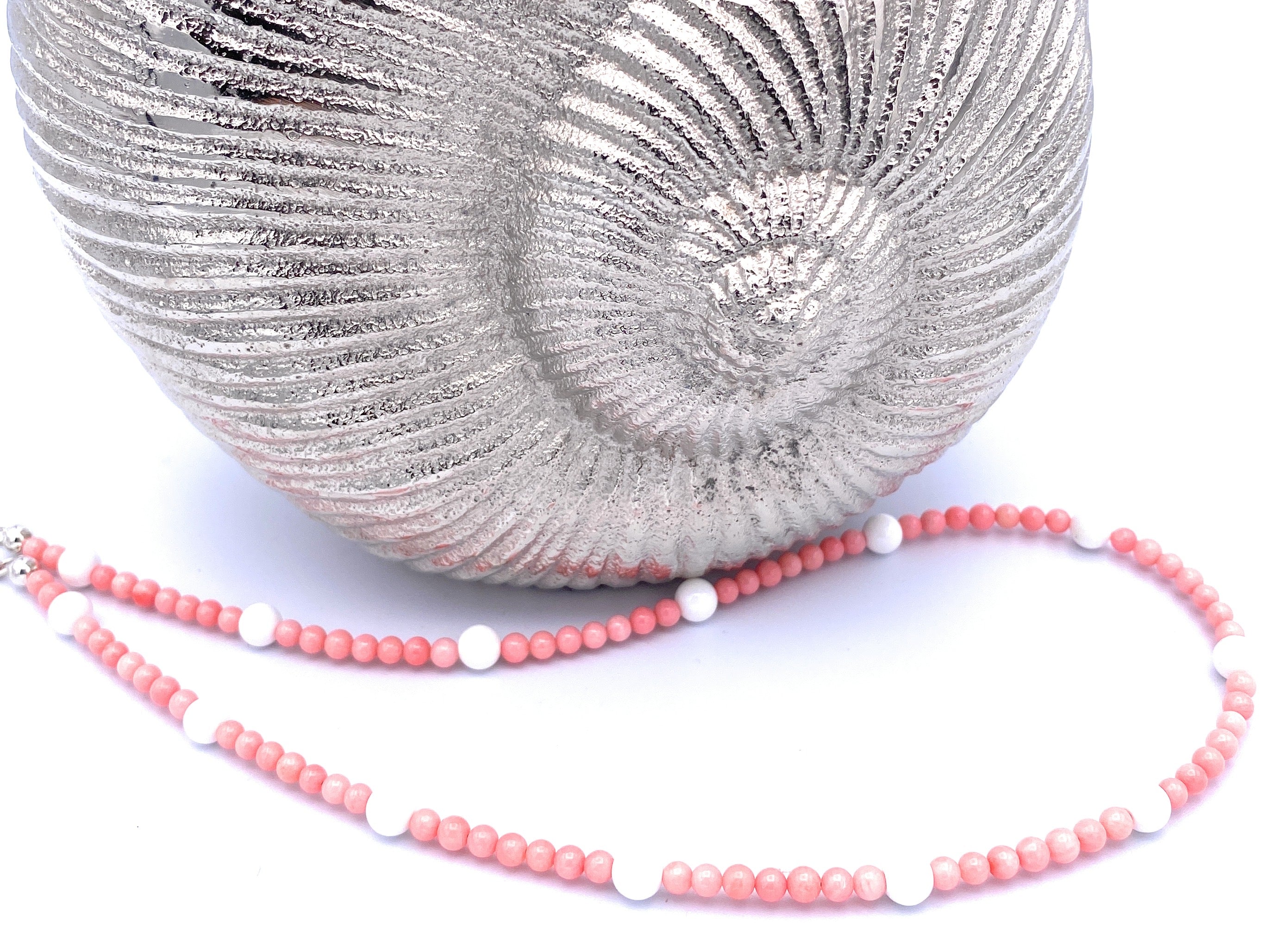 Korallenkette rosa mit weißen Perlmutt Kugeln