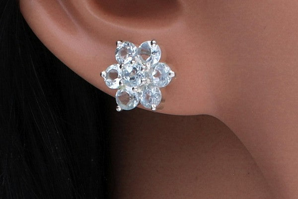 Facettierte Blau-Topas Ohrstecker Blume