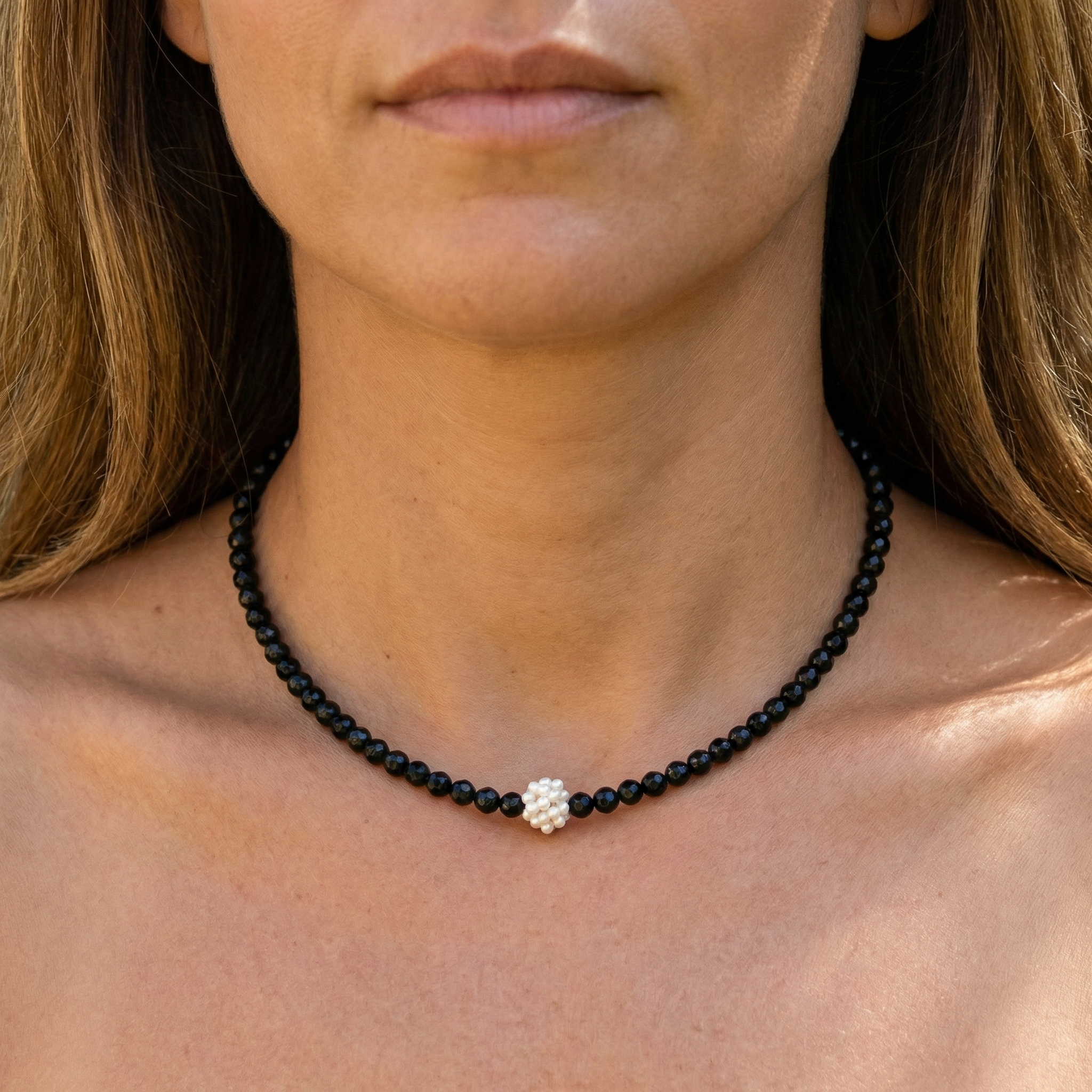 Facettierte Onyx Halskette mit Ball aus Süßwasserperlen