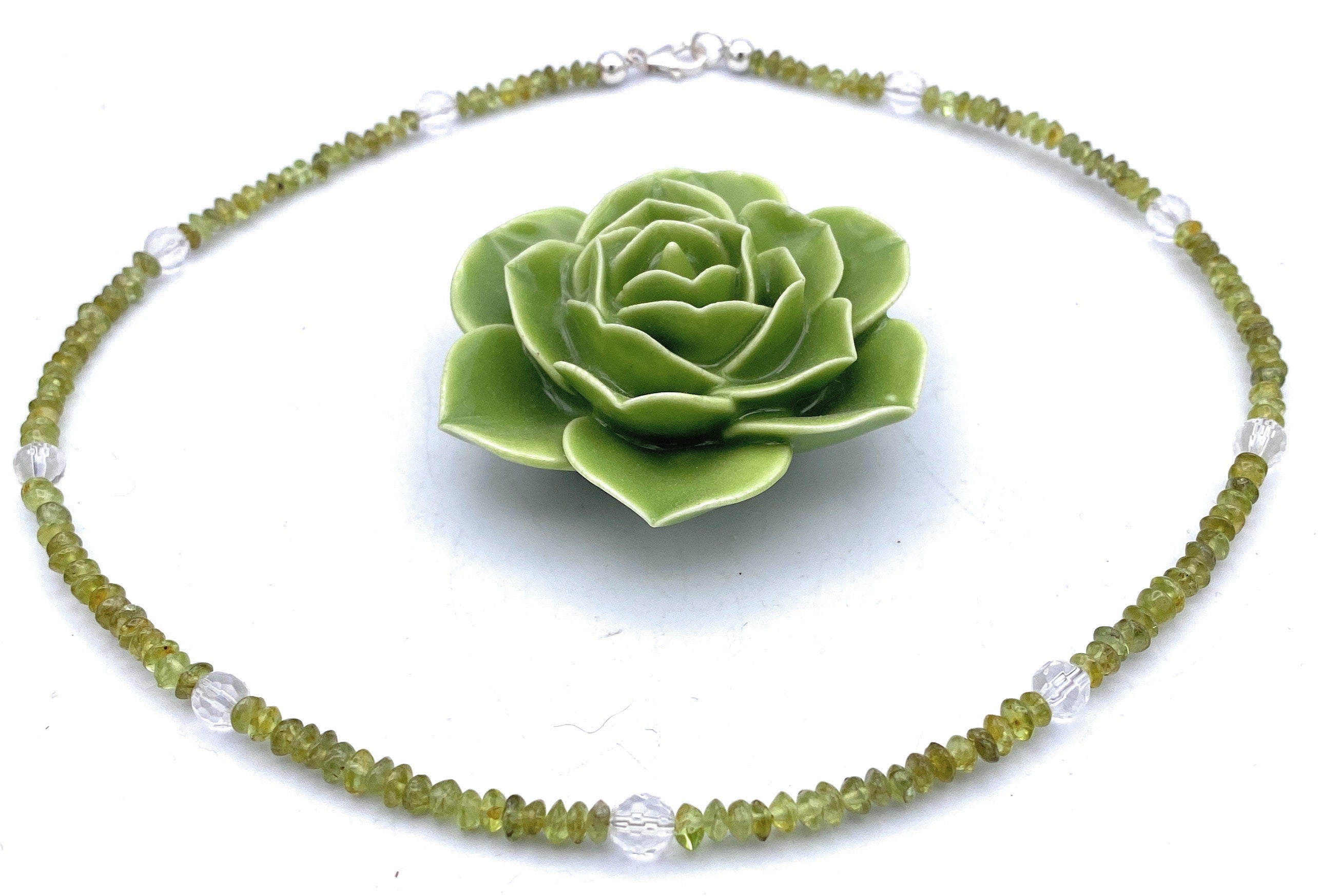 Peridot Linsen Halskette 4mm mit Bergkristall