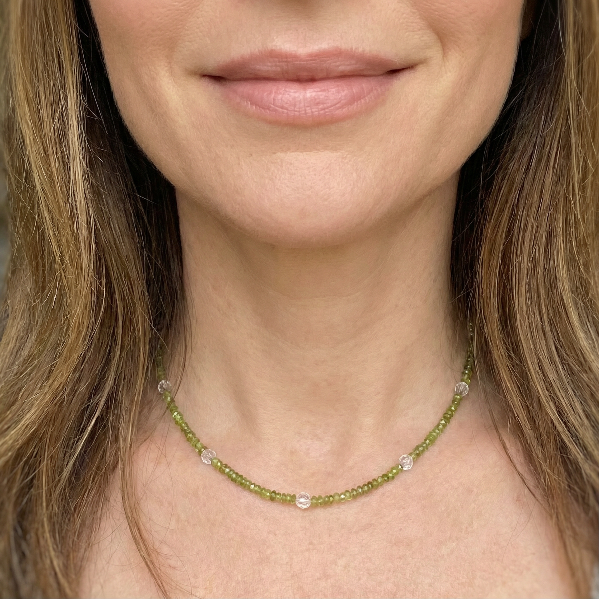 Peridot Linsen Halskette 4mm mit Bergkristall
