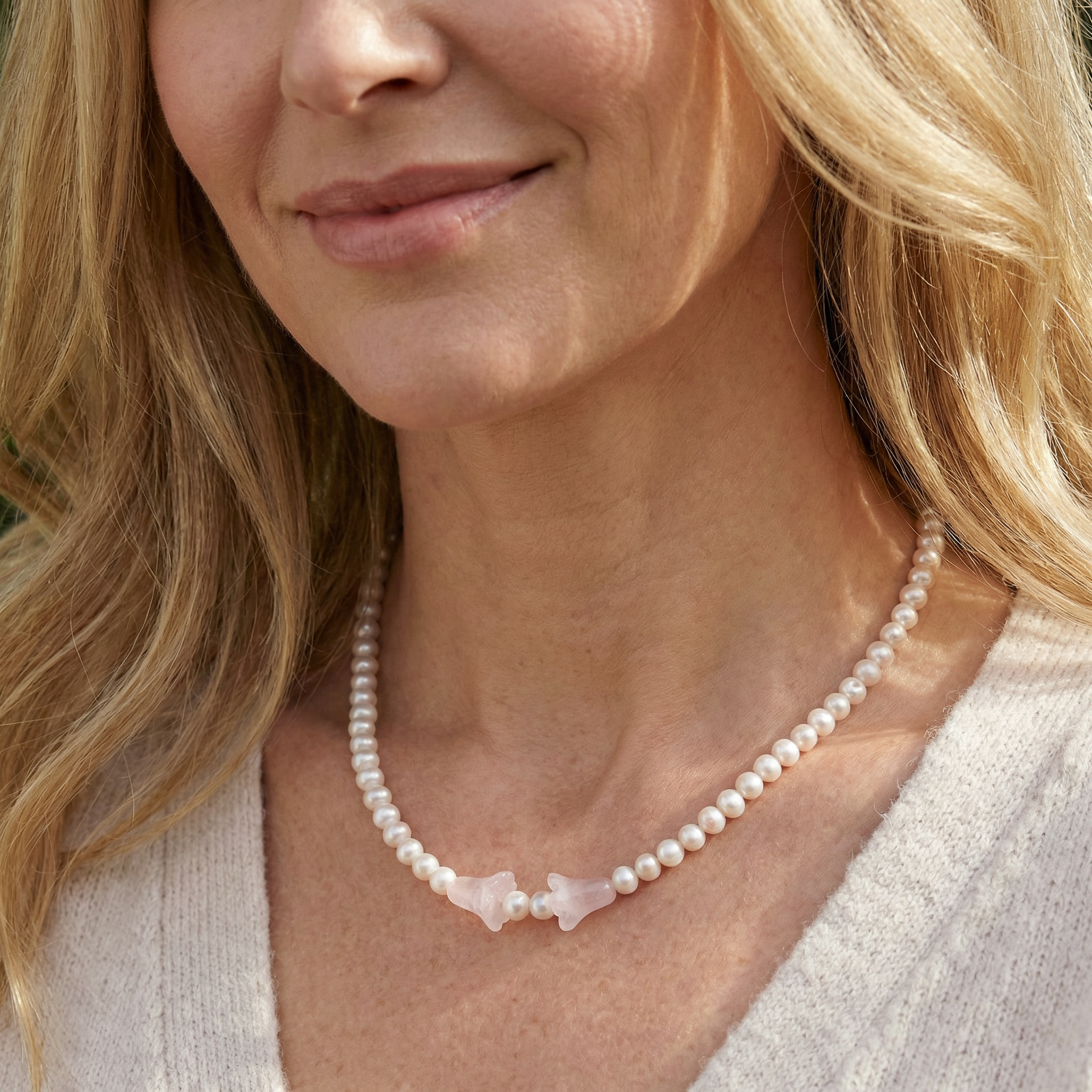 Süßwasserperlen Halskette 6mm mit Rosenquarz Blütenkelche