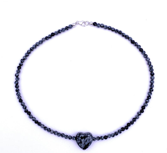 Schneeflocken-Obsidian Halskette mit Herz