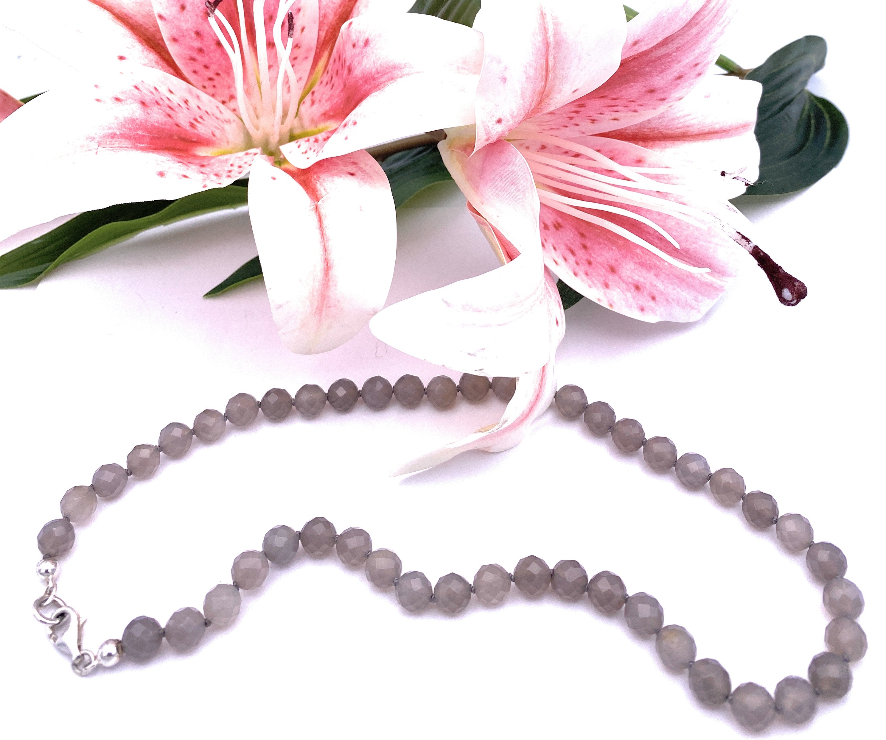 Facettierte graue Achat Halskette 8mm