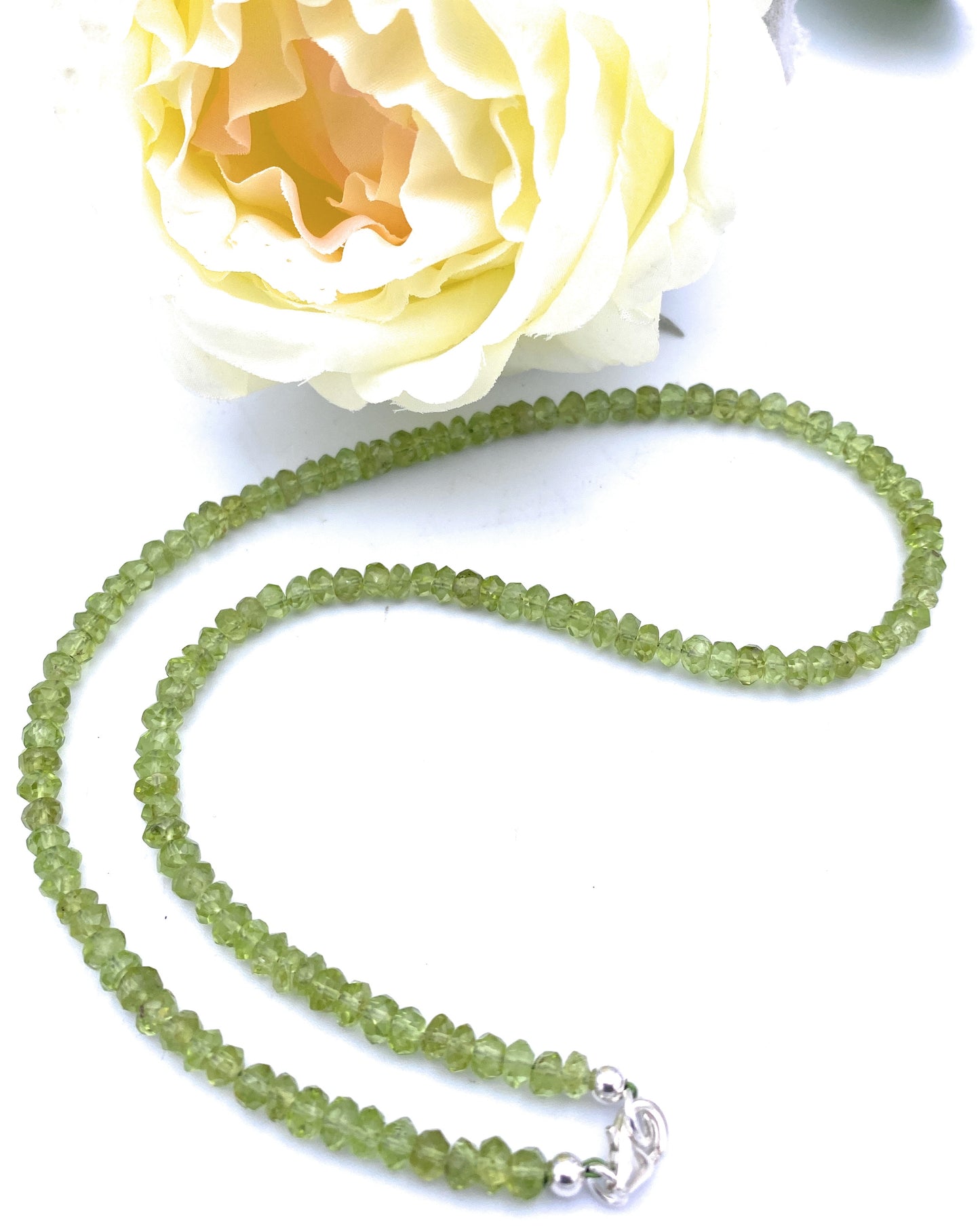 Peridot Halskette "Frühlingsblüher"