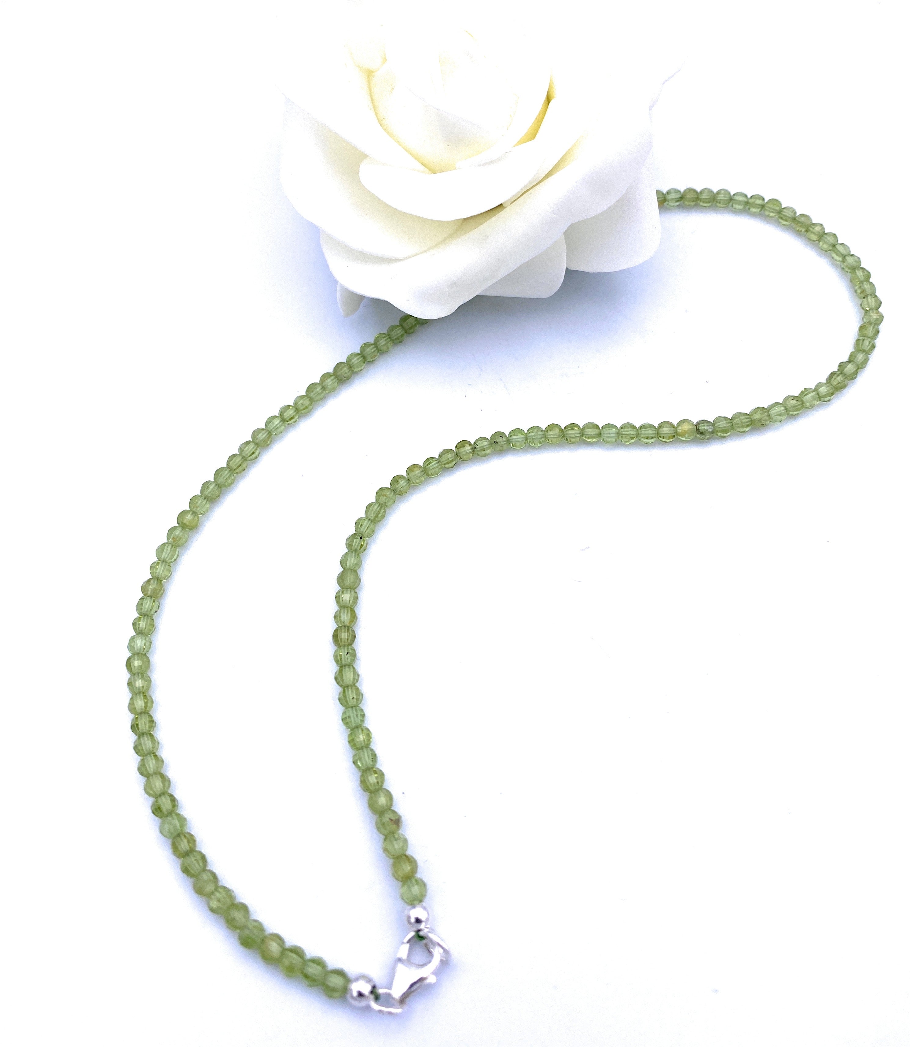 Facettierte Peridot Halskette 4mm