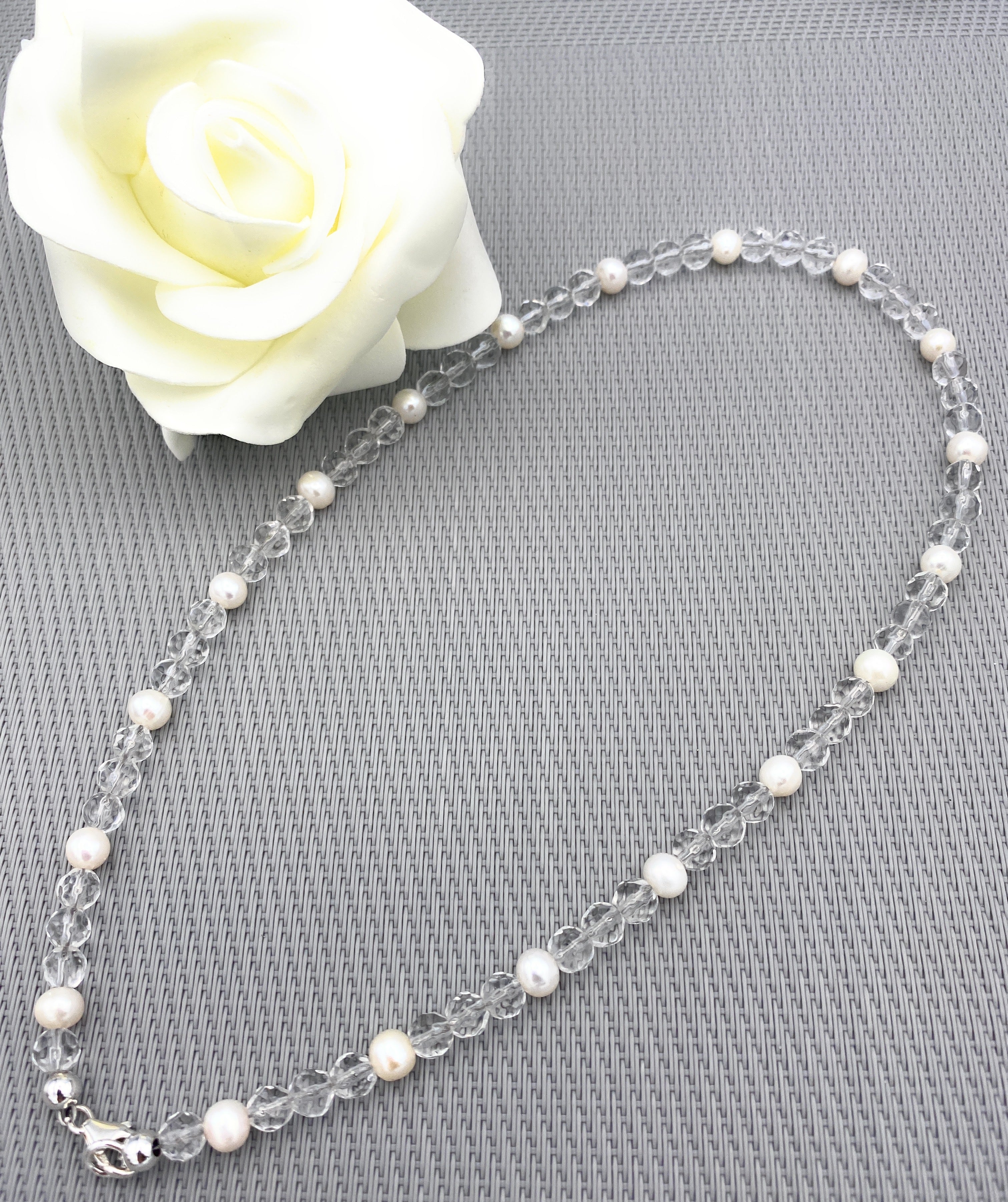 Facettierte Bergkristall Halskette 6mm mit Süßwasserperlen