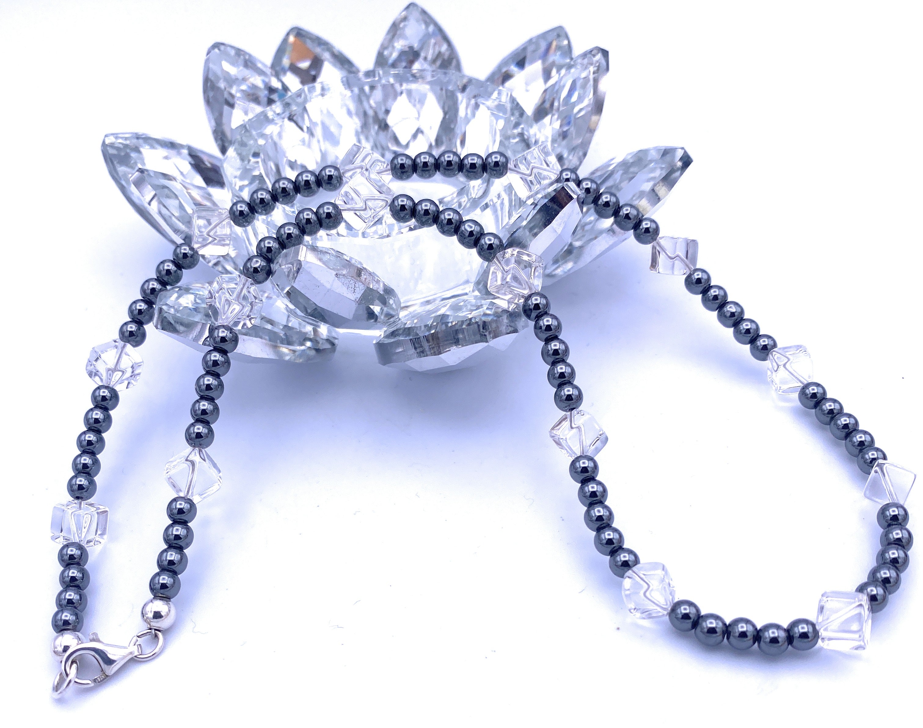 Hämatit Halskette 4mm mit Bergkristall-Würfel