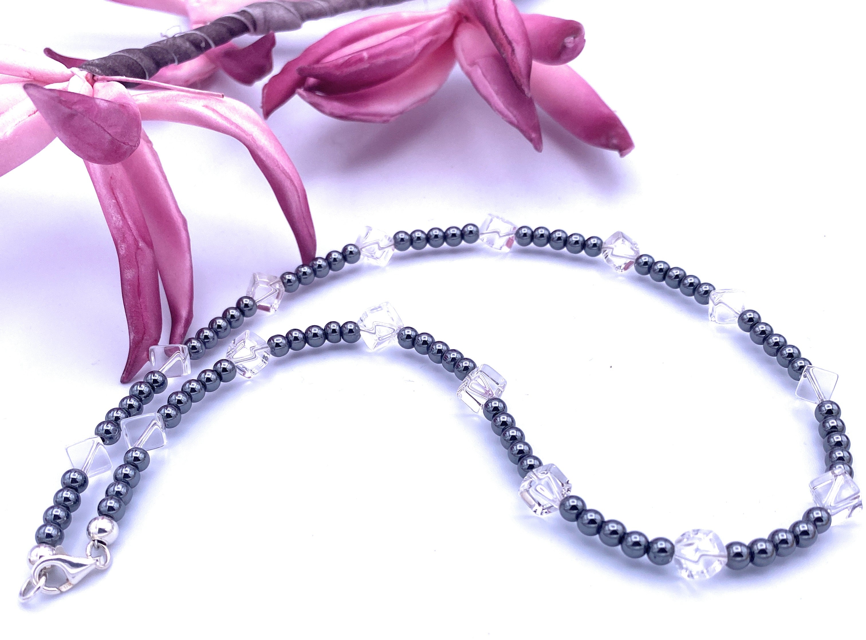 Hämatit Halskette 4mm mit Bergkristall-Würfel