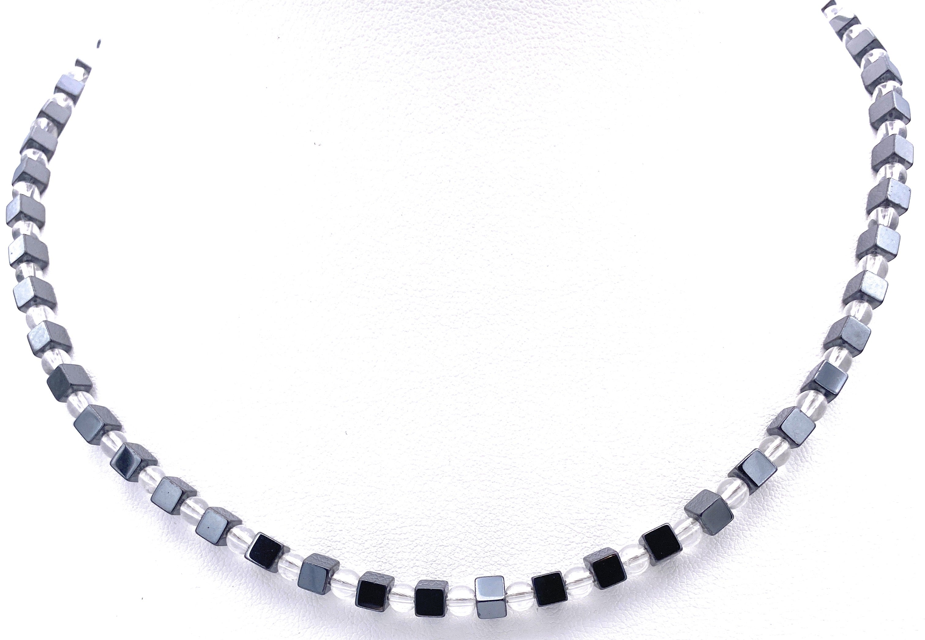 Hämatin Würfelkette mit Bergkristall 4mm