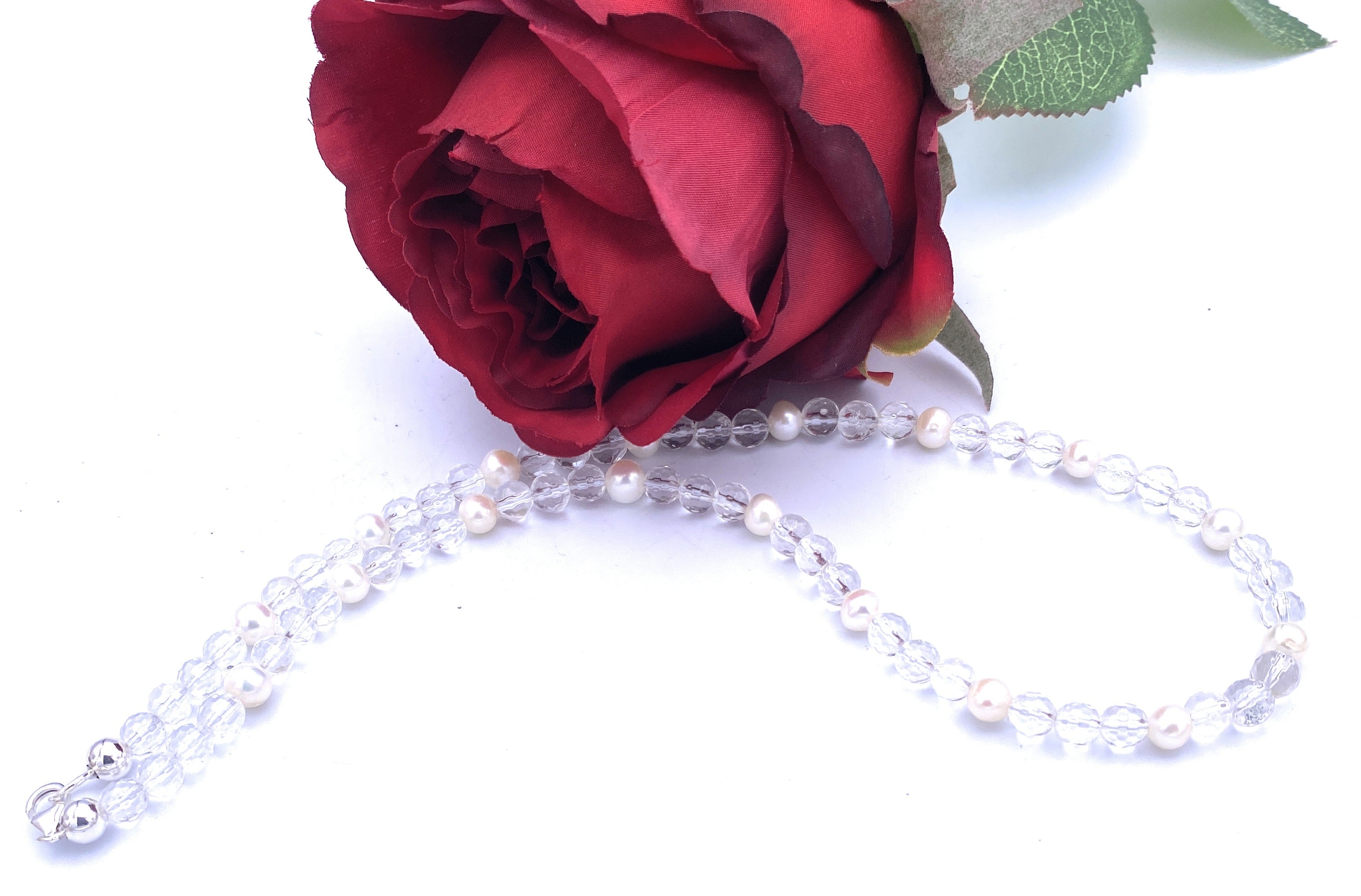 Facettierte Bergkristall Halskette 6mm mit Süßwasserperlen