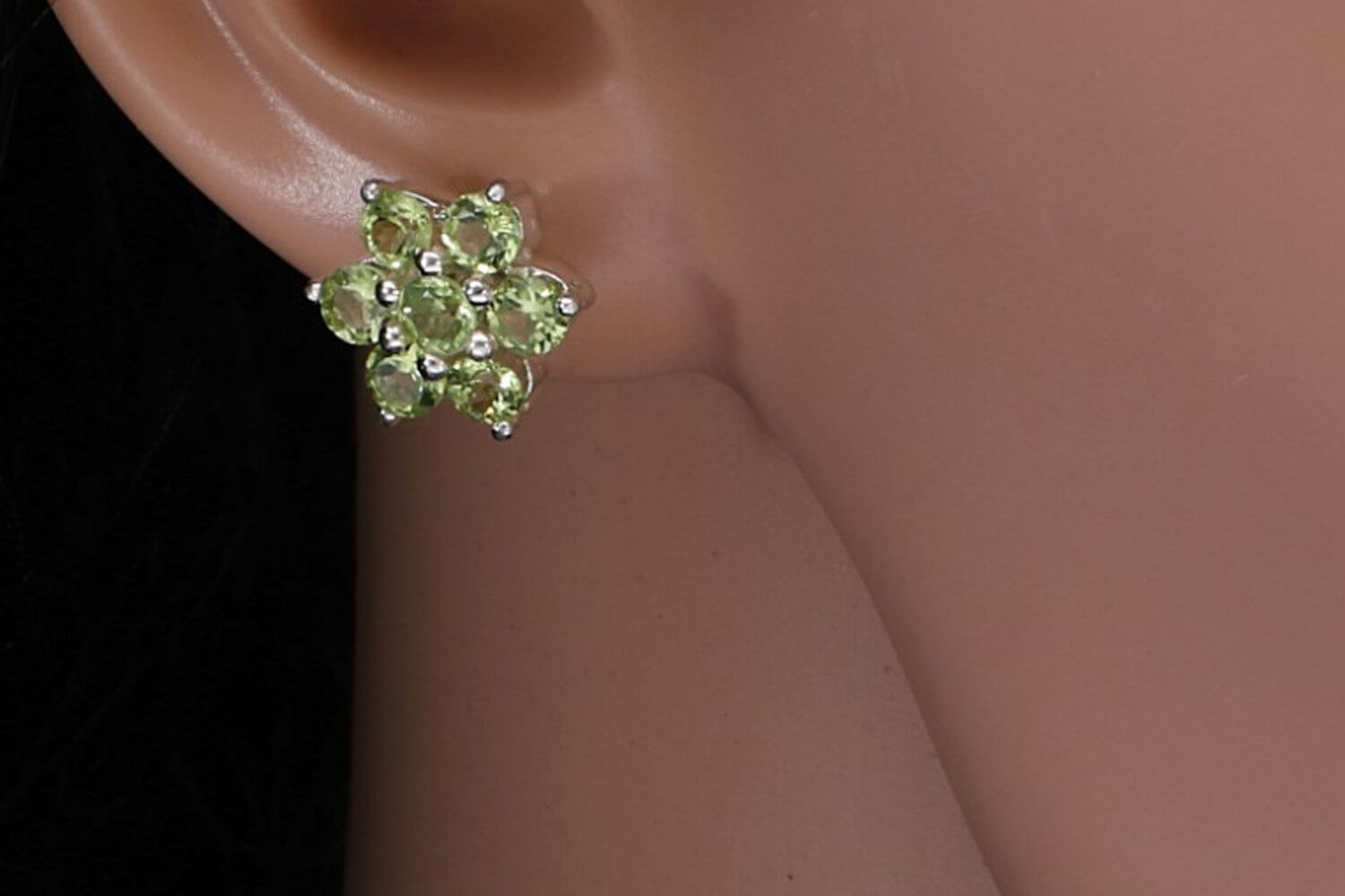 Ohrstecker-Peridot-Blume-fac1
