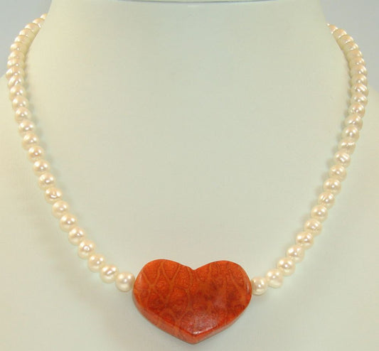 Perlenkette-mit-Schaumkoralle-Herz