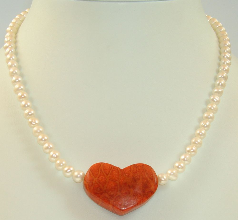 Perlenkette-mit-Schaumkoralle-Herz